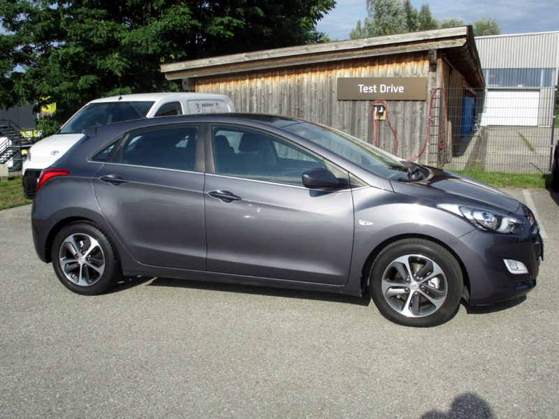 Hyundai i30 - 5 Comfort 1,6 CRDi DCT 105m — photo 2
