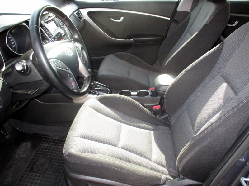 Hyundai i30 - 5 Comfort 1,6 CRDi DCT 105m — photo 6