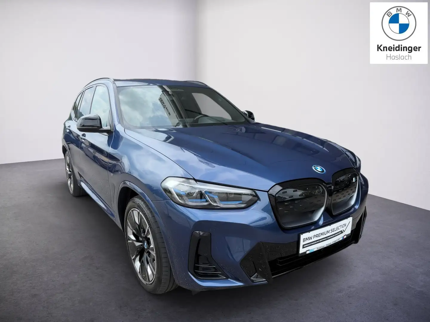 BMW iX3 Blau - 1