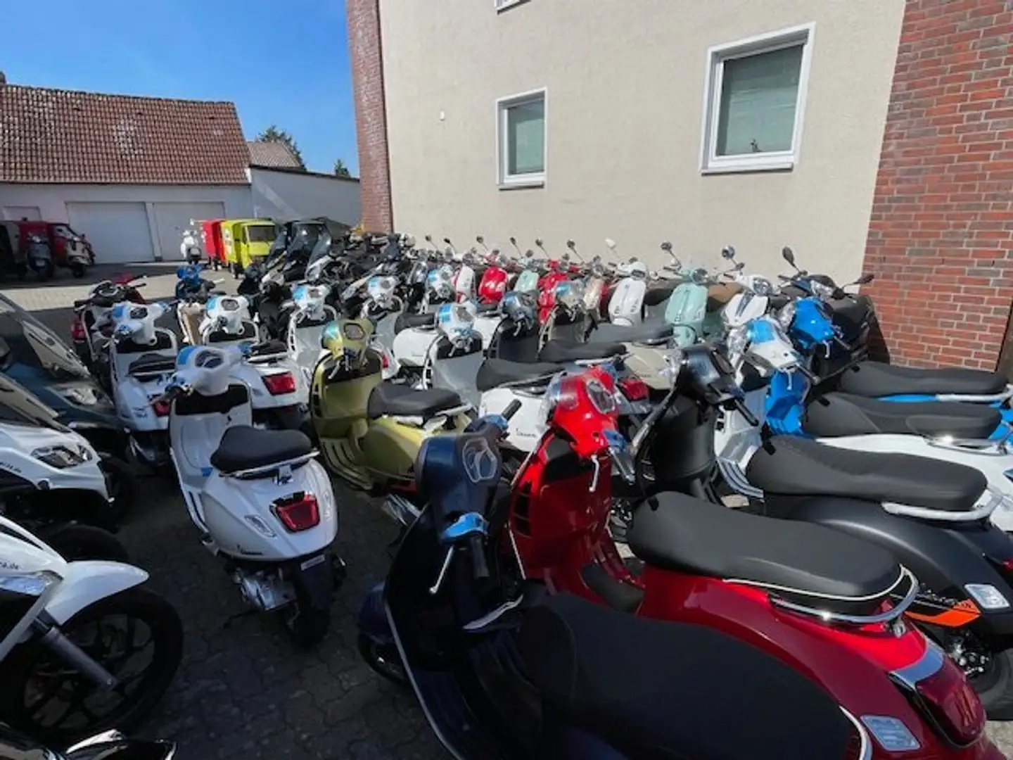 Vespa Primavera 125 alle Farben am Lager Schwarz - 2