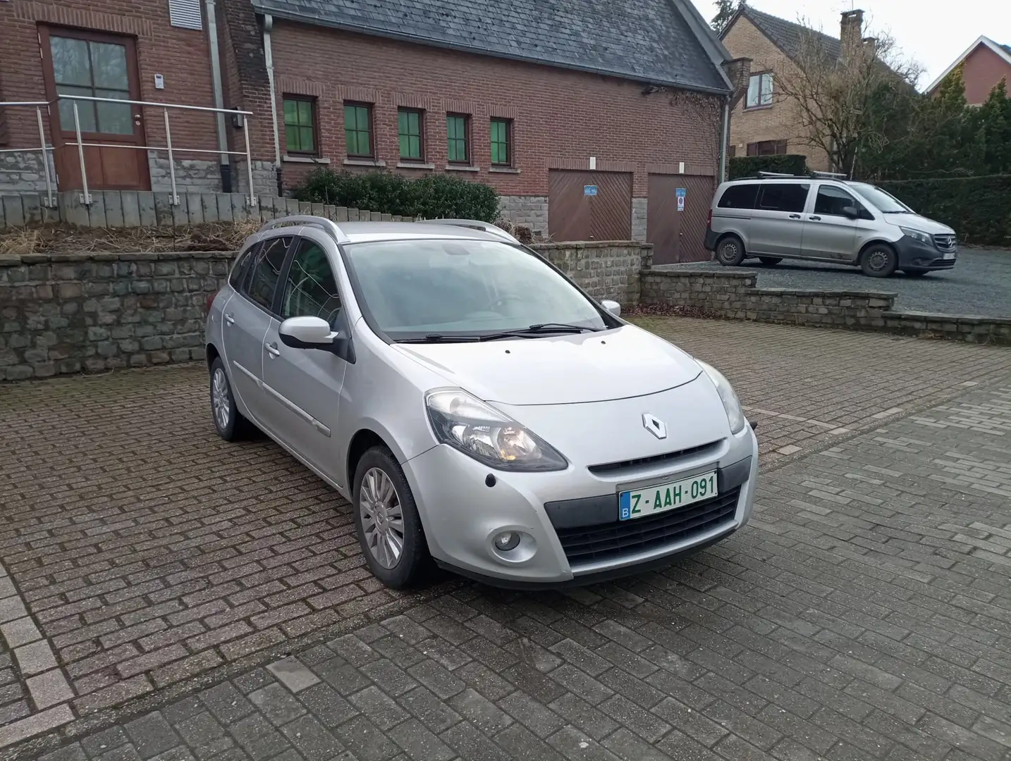 Renault Clio 1.2 TCe Expression Gris - 1