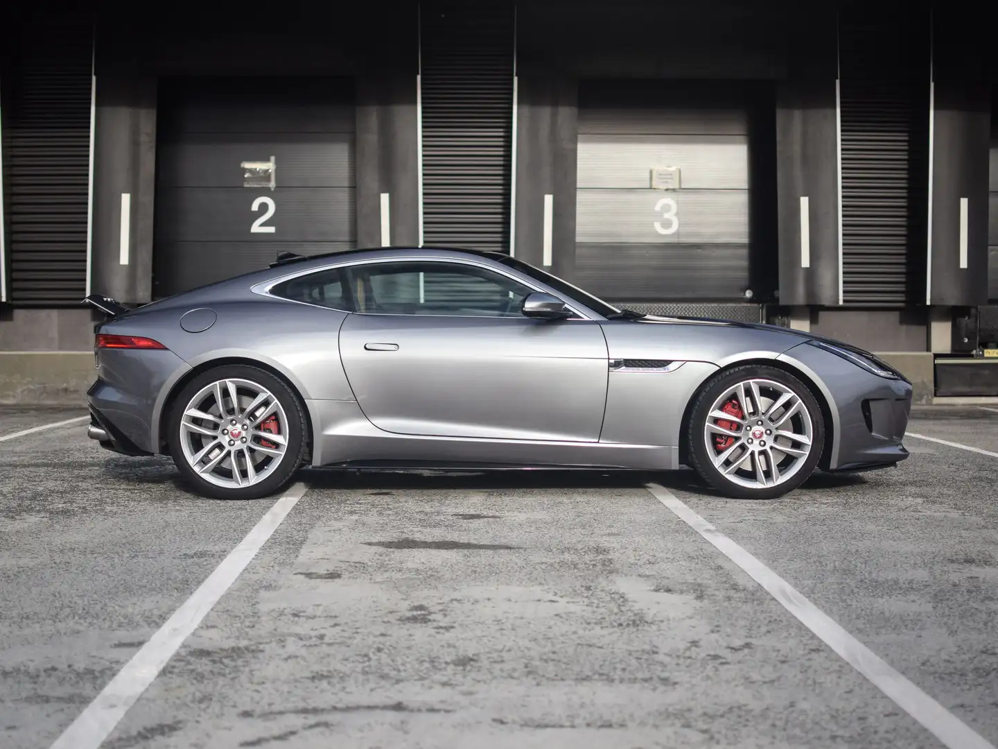 Jaguar F-Type 5.0 V8 R Coupé | RWD | Full History & Serviced Silber - 1