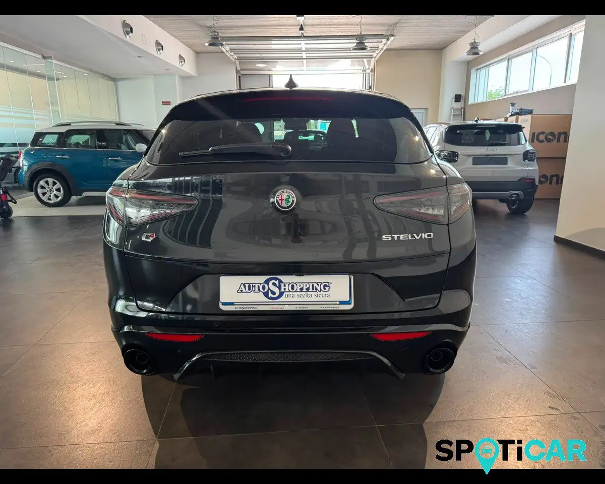 Alfa Romeo Stelvio 2025