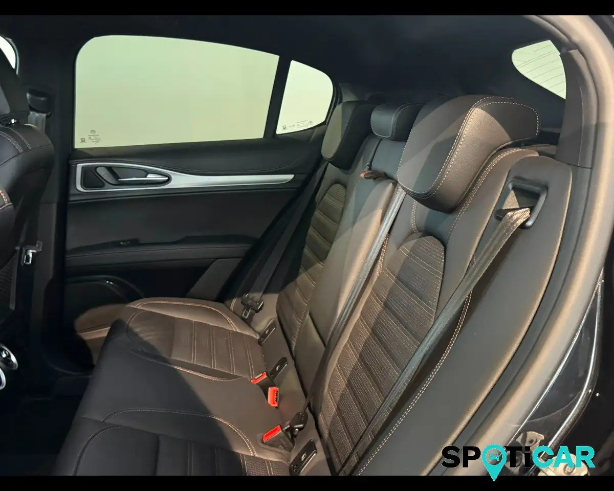 Alfa Romeo Stelvio 2025 — фото 14