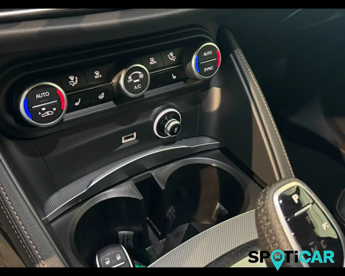 Alfa Romeo Stelvio 2025 — фото 10