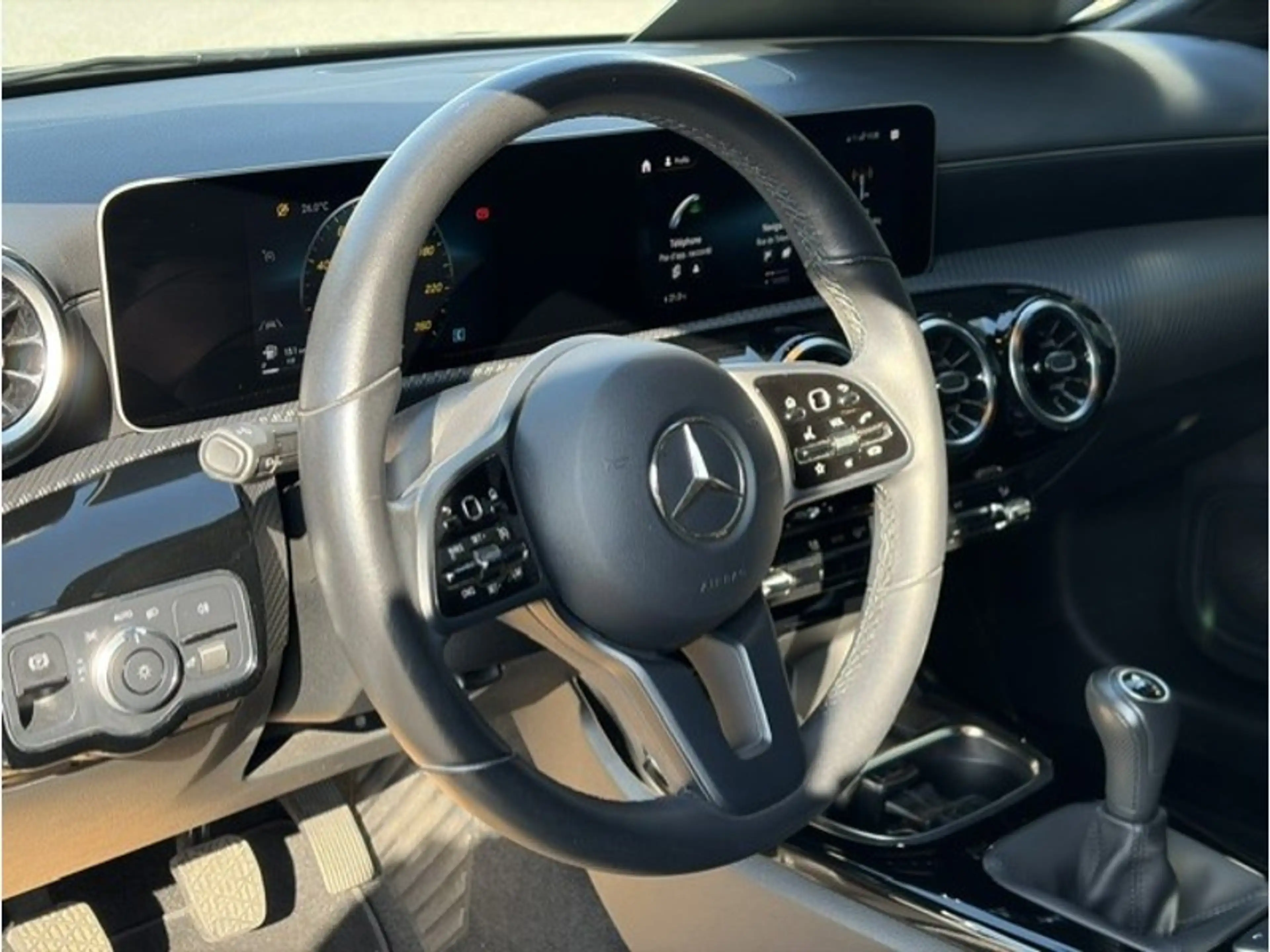 Mercedes-Benz CLA 180 Coupé Luxury Line — photo 3