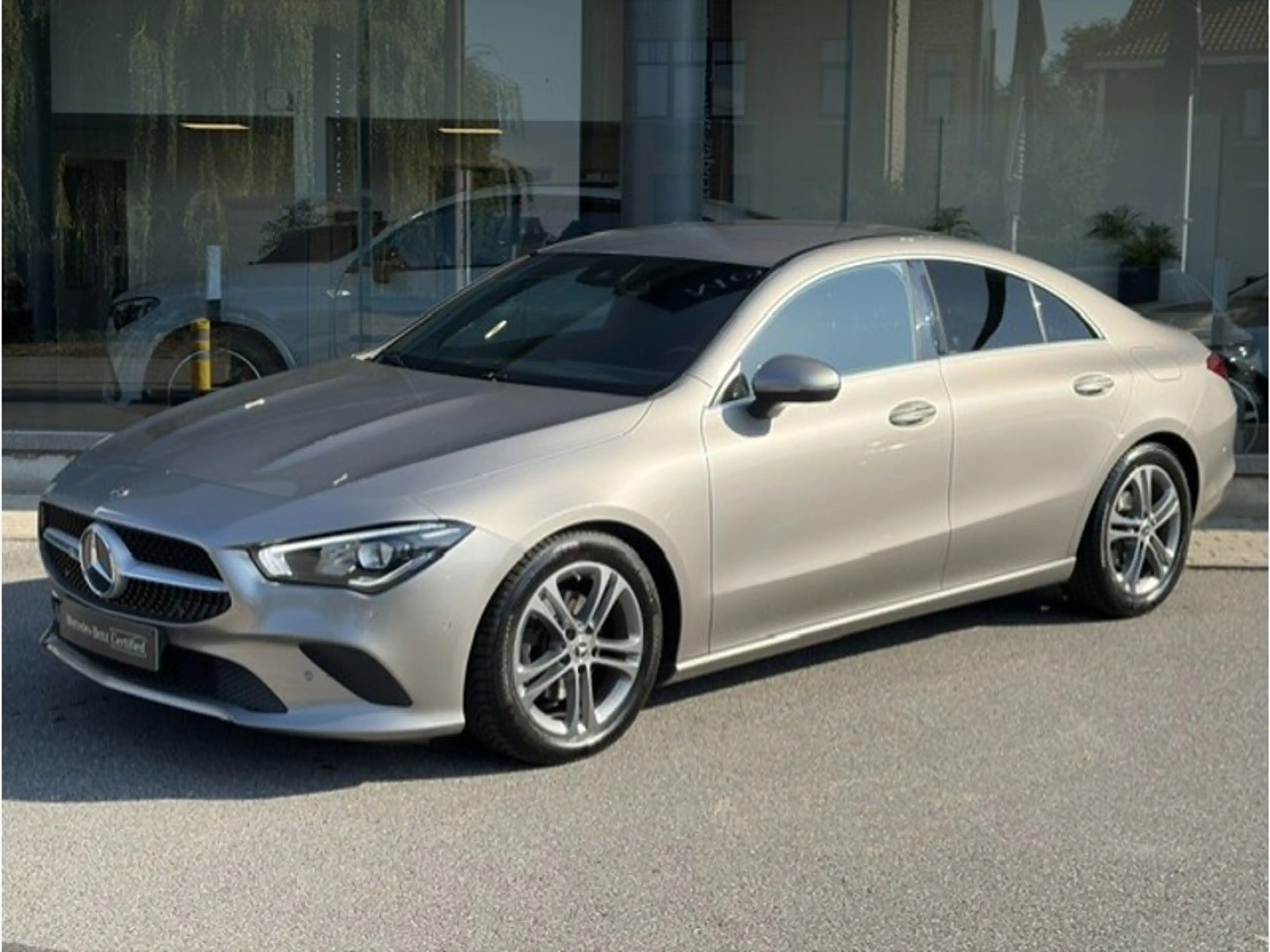 Mercedes-Benz CLA 180 Coupé Luxury Line — photo 4