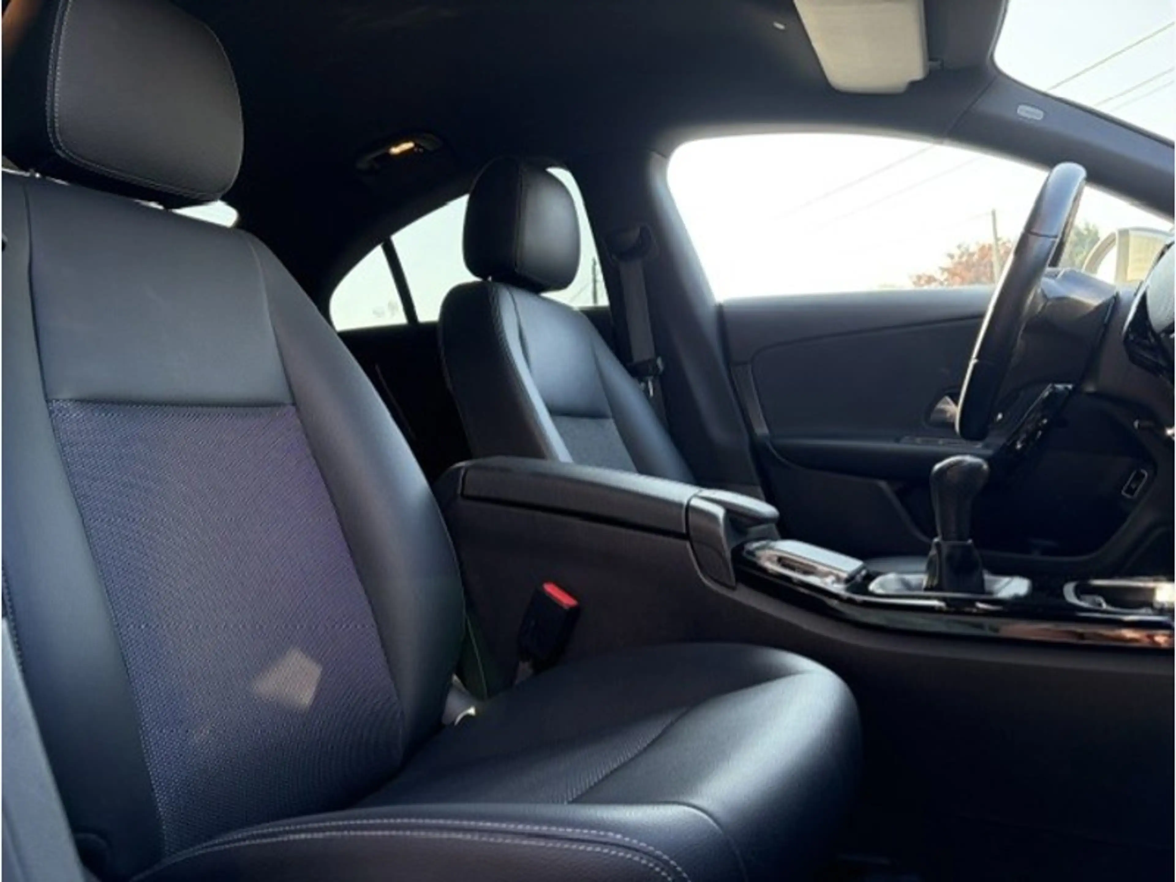 Mercedes-Benz CLA 180 Coupé Luxury Line — photo 10