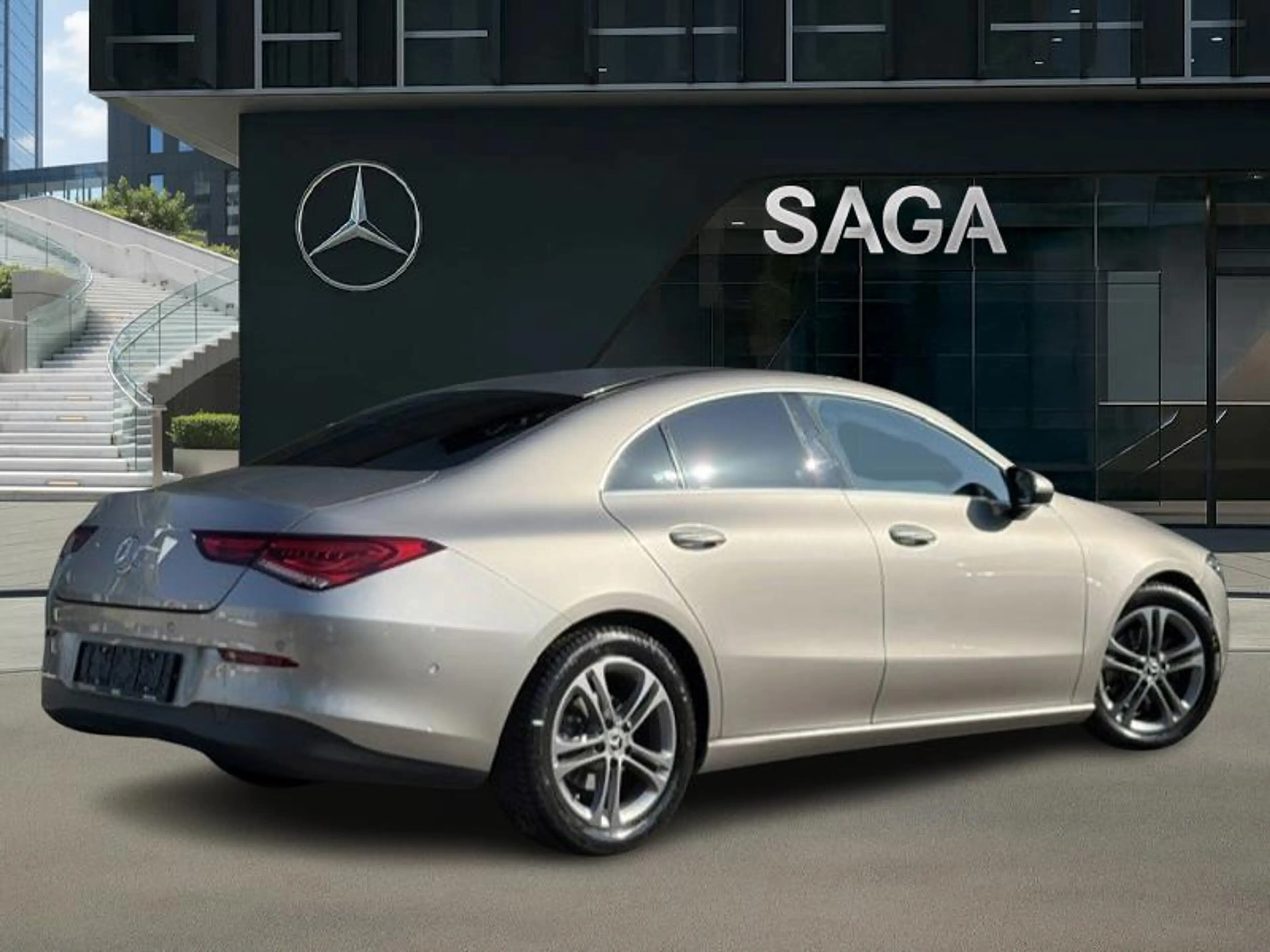 Mercedes-Benz CLA 180 Coupé Luxury Line — photo 2