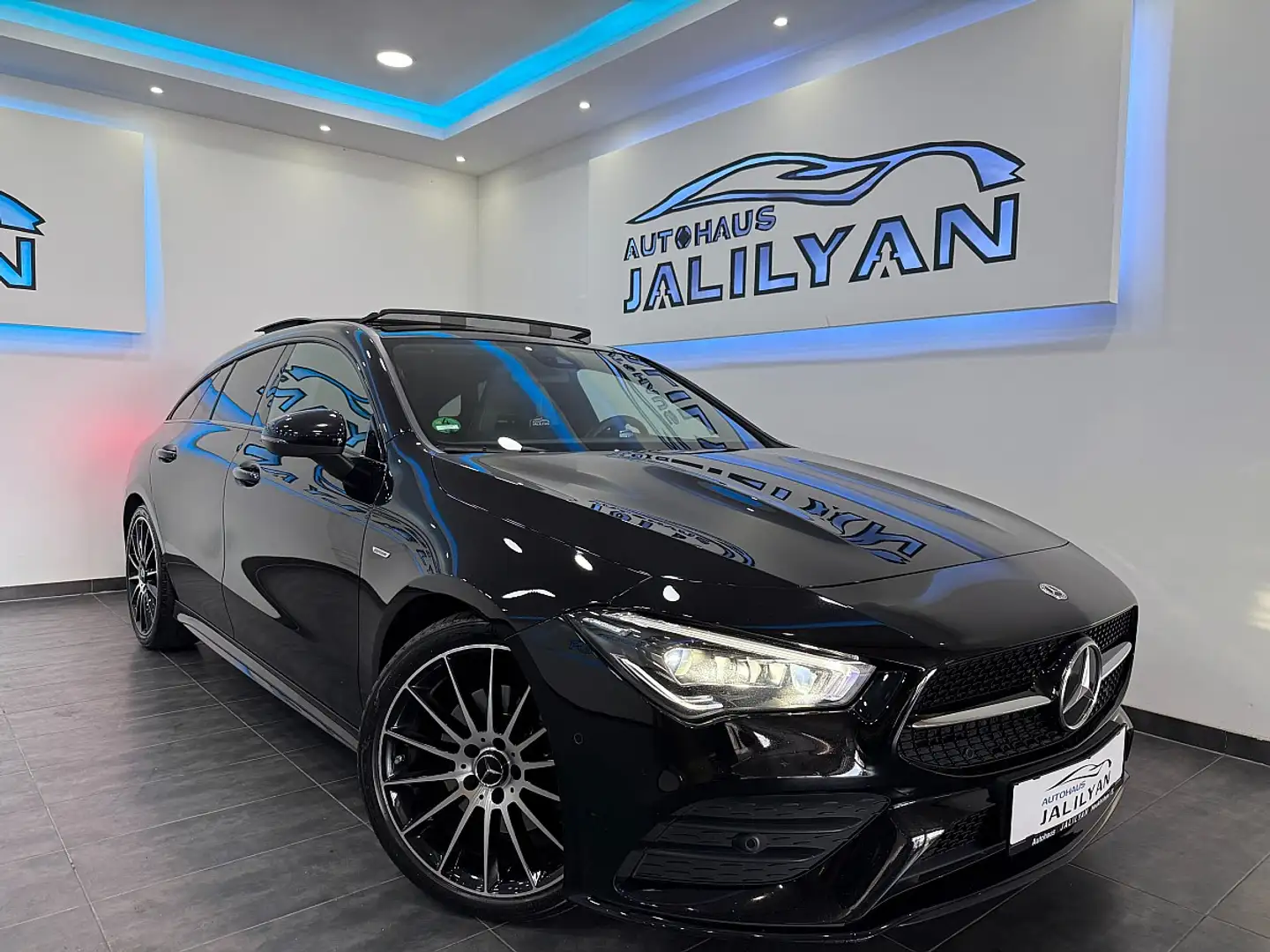 Mercedes-Benz CLA 220 d Shooting Brake 4MATIC Aut.EDITION, AMG-LINE, ... Noir - 1