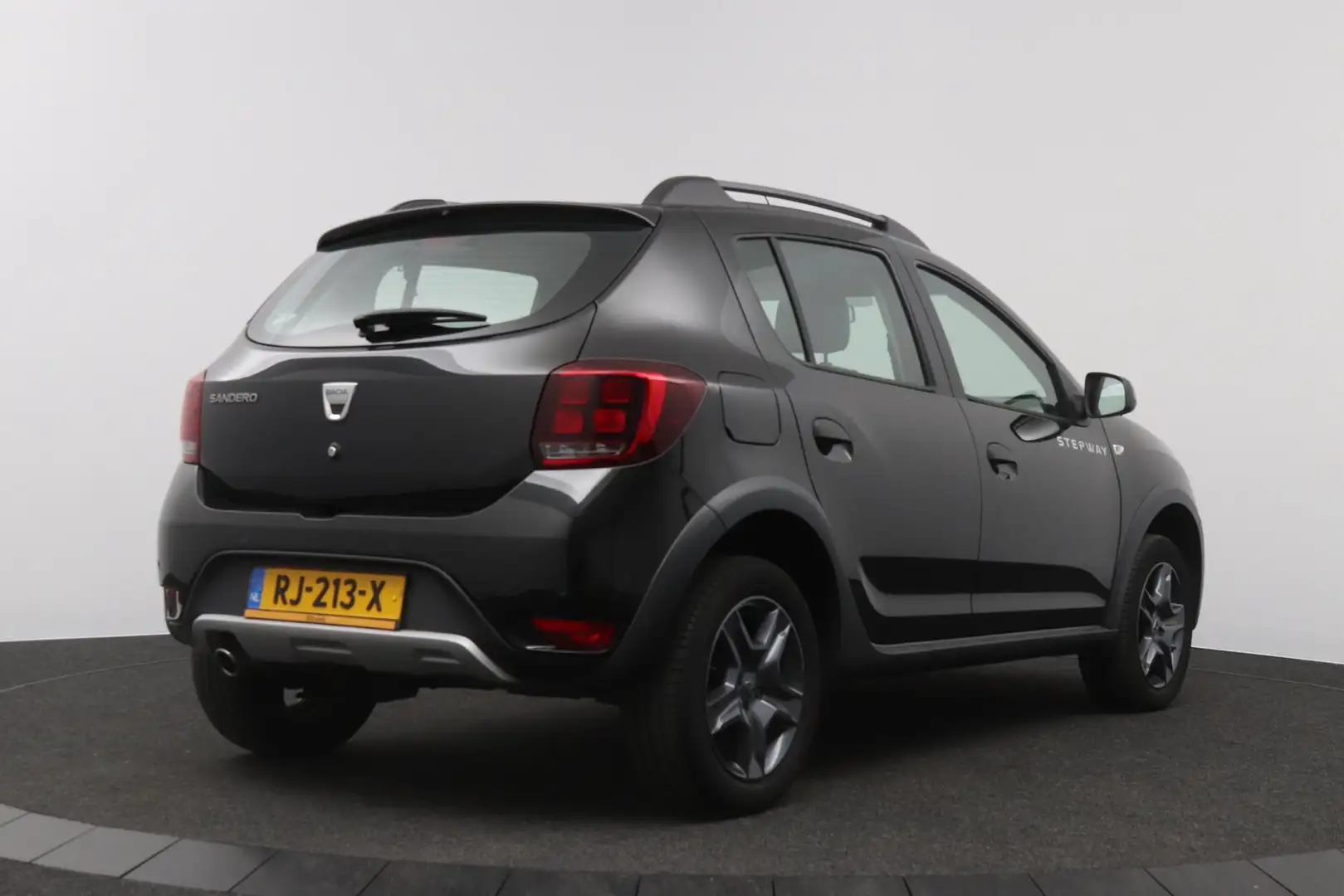 Dacia Sandero TCe 90 SL Stepway Zwart - 2