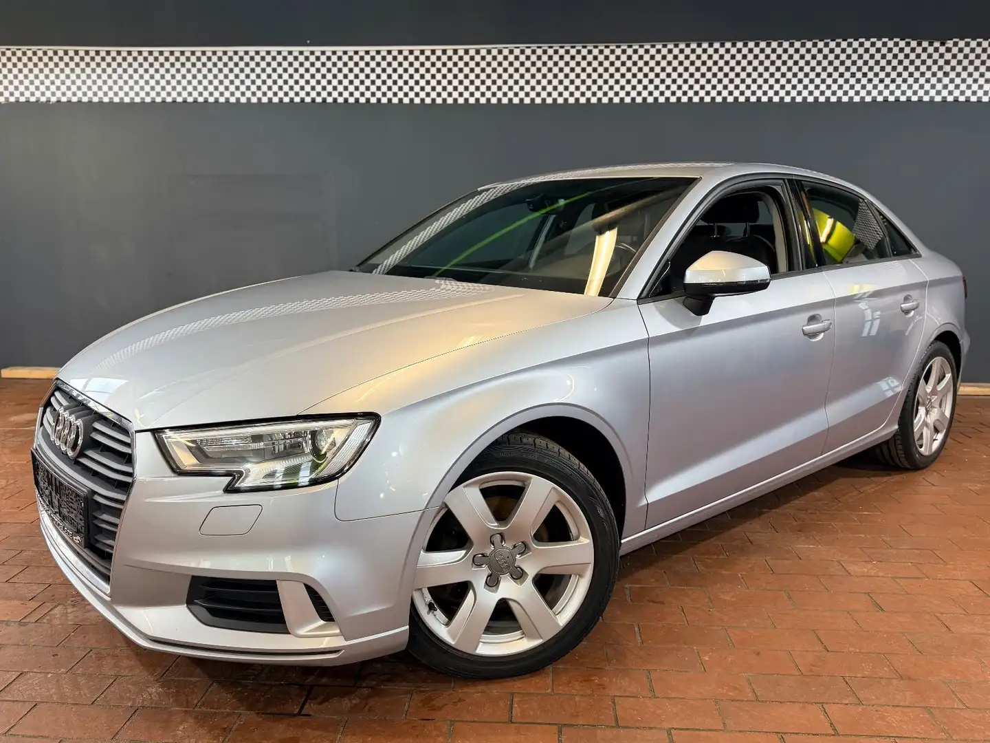 Audi A3 Limousine Sport Xenon Einparkhilfe Silber - 2