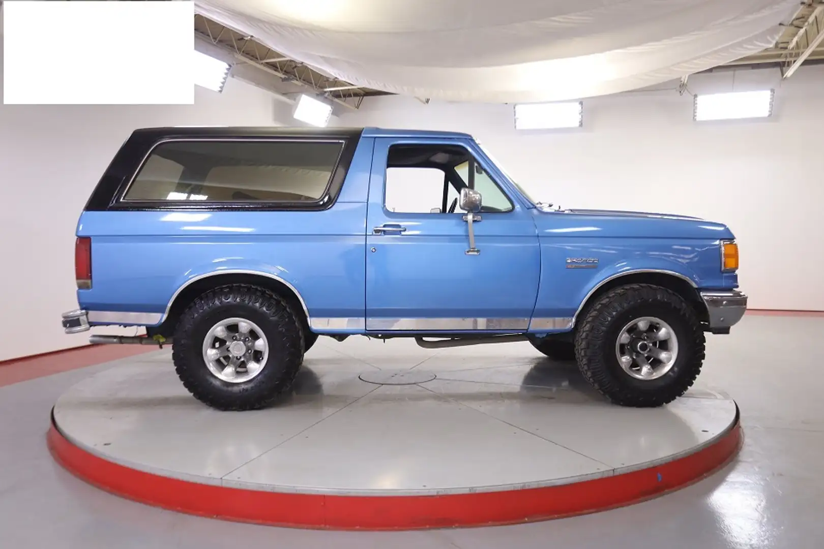 Ford Bronco - 2