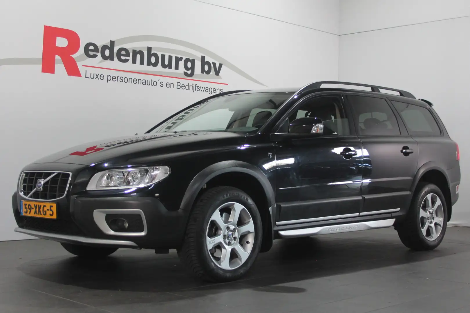Volvo XC70 2.4 D5 Kinetic - Airco / Trekhaak / Parksens. acht Noir - 1