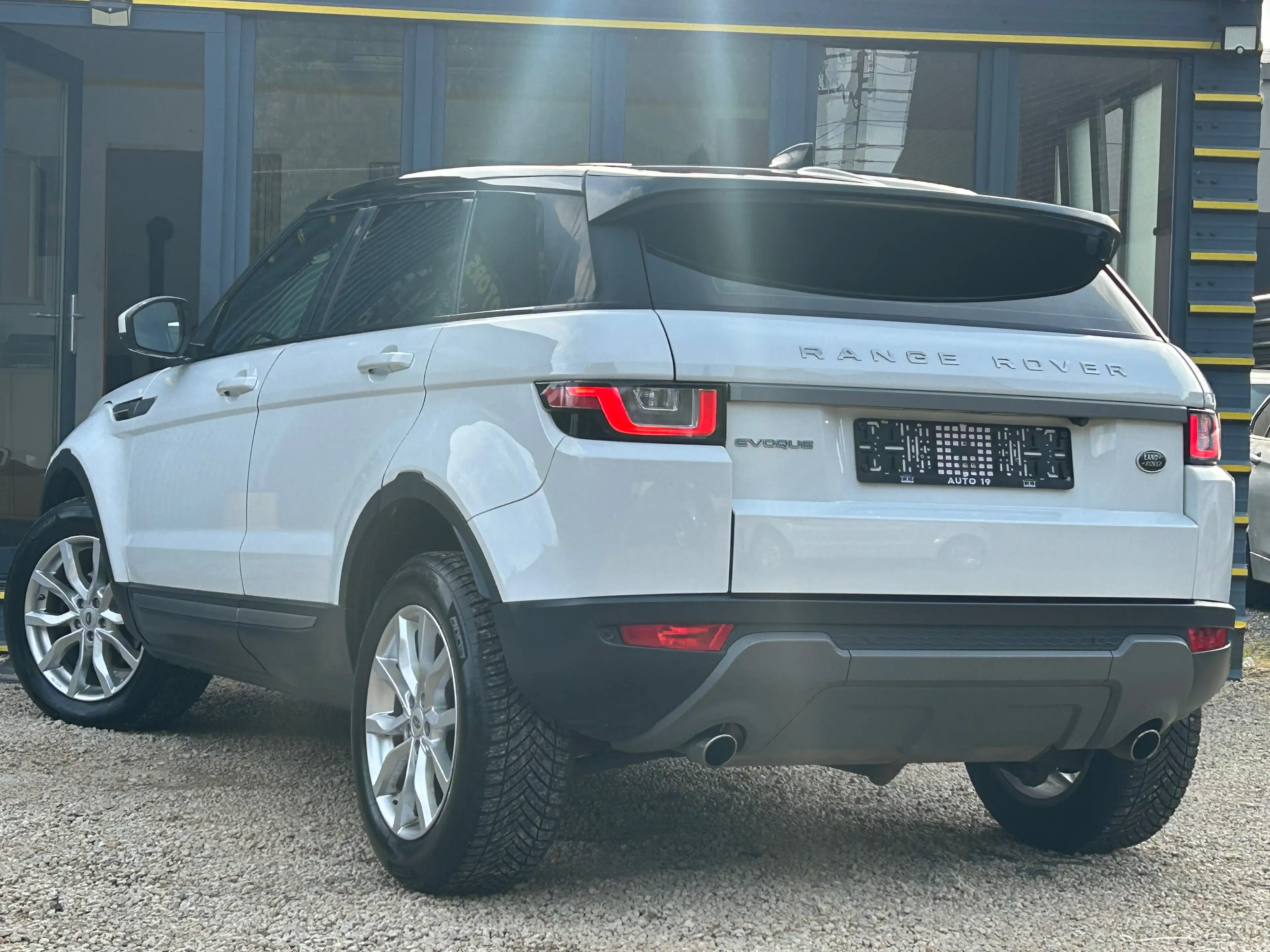 Land Rover Range Rover Evoque Evoque 2.0 eD4 2WD Urban Series Pure — photo 4