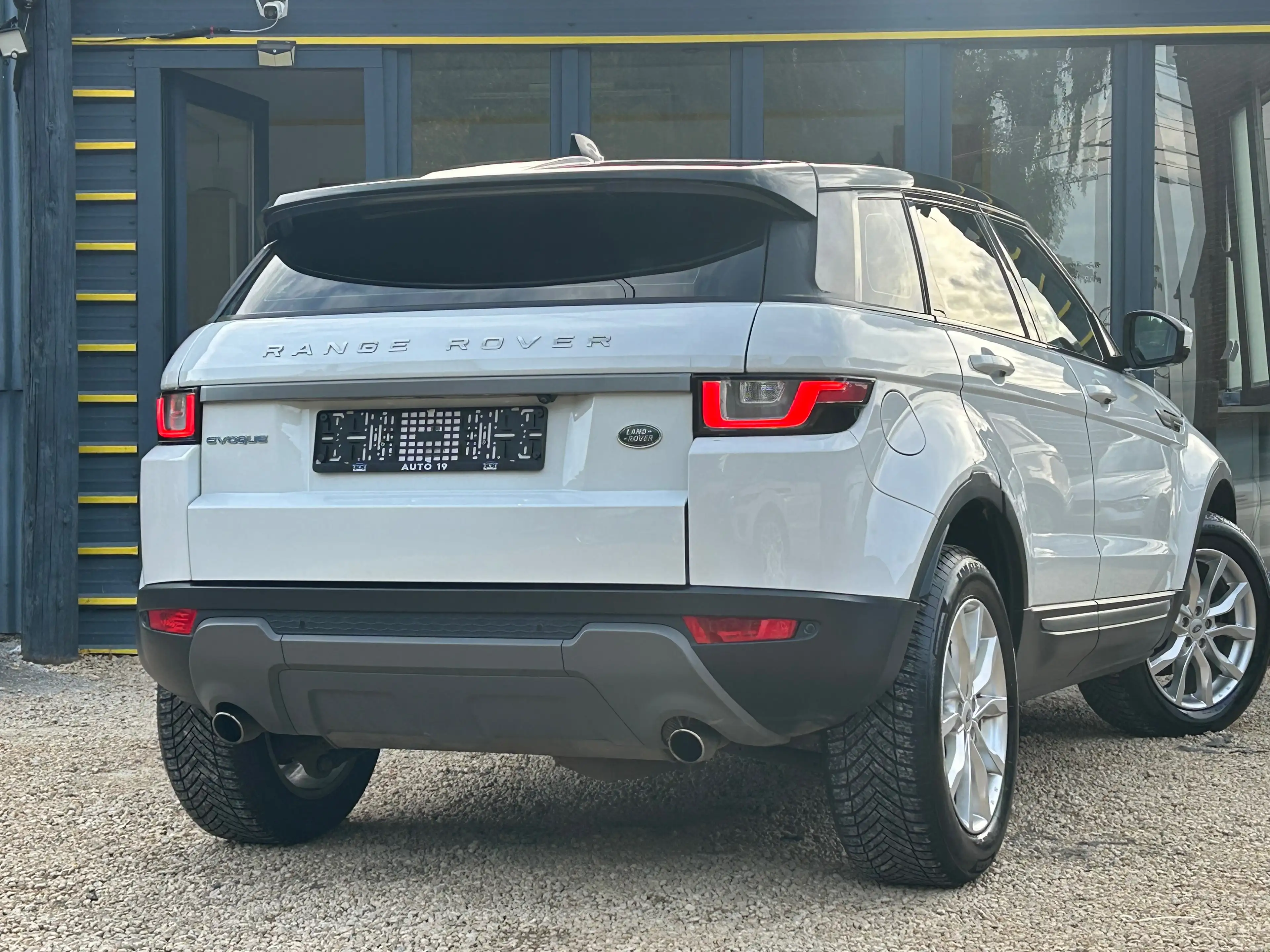 Land Rover Range Rover Evoque Evoque 2.0 eD4 2WD Urban Series Pure — photo 6