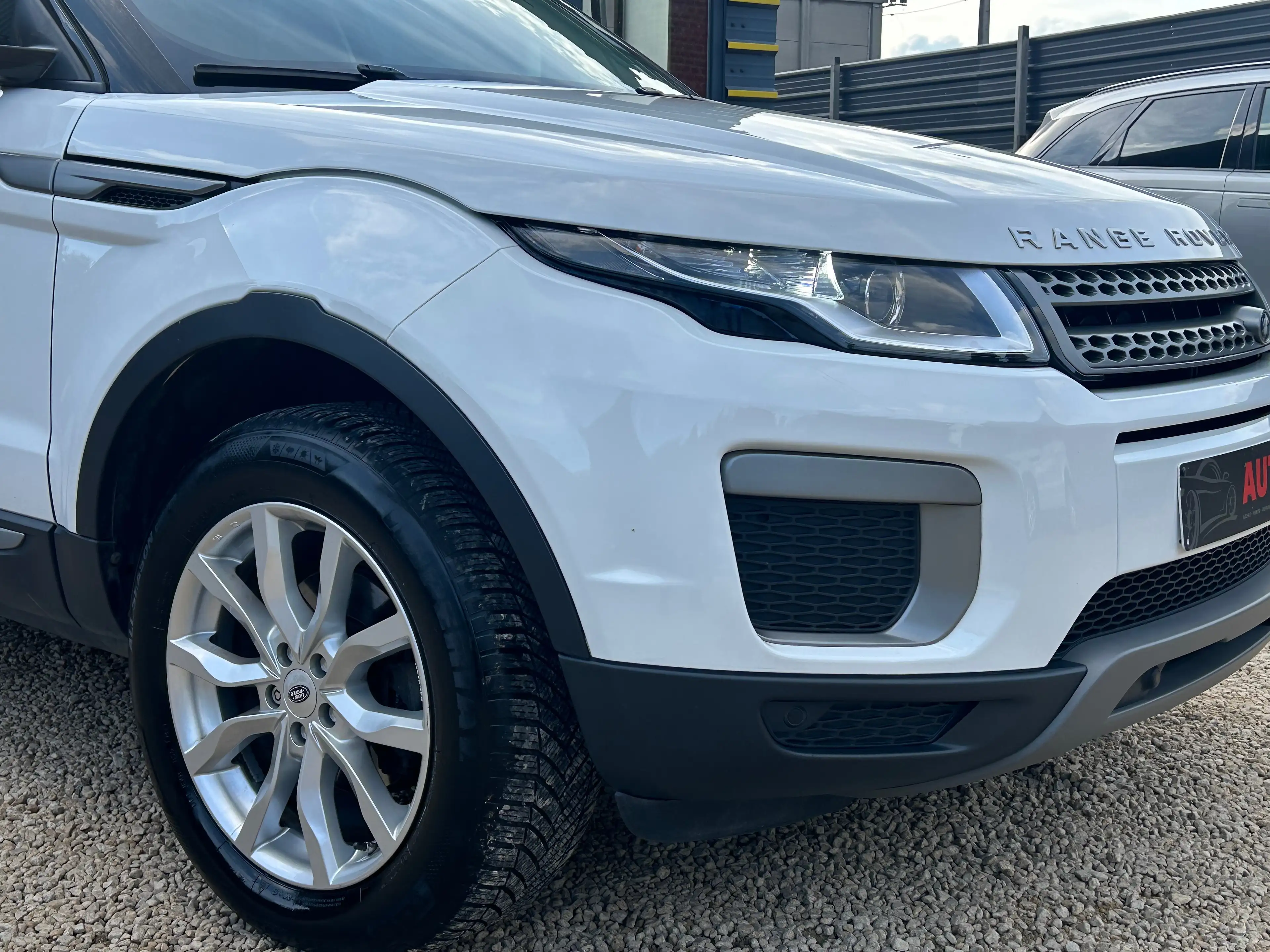 Land Rover Range Rover Evoque Evoque 2.0 eD4 2WD Urban Series Pure — photo 10
