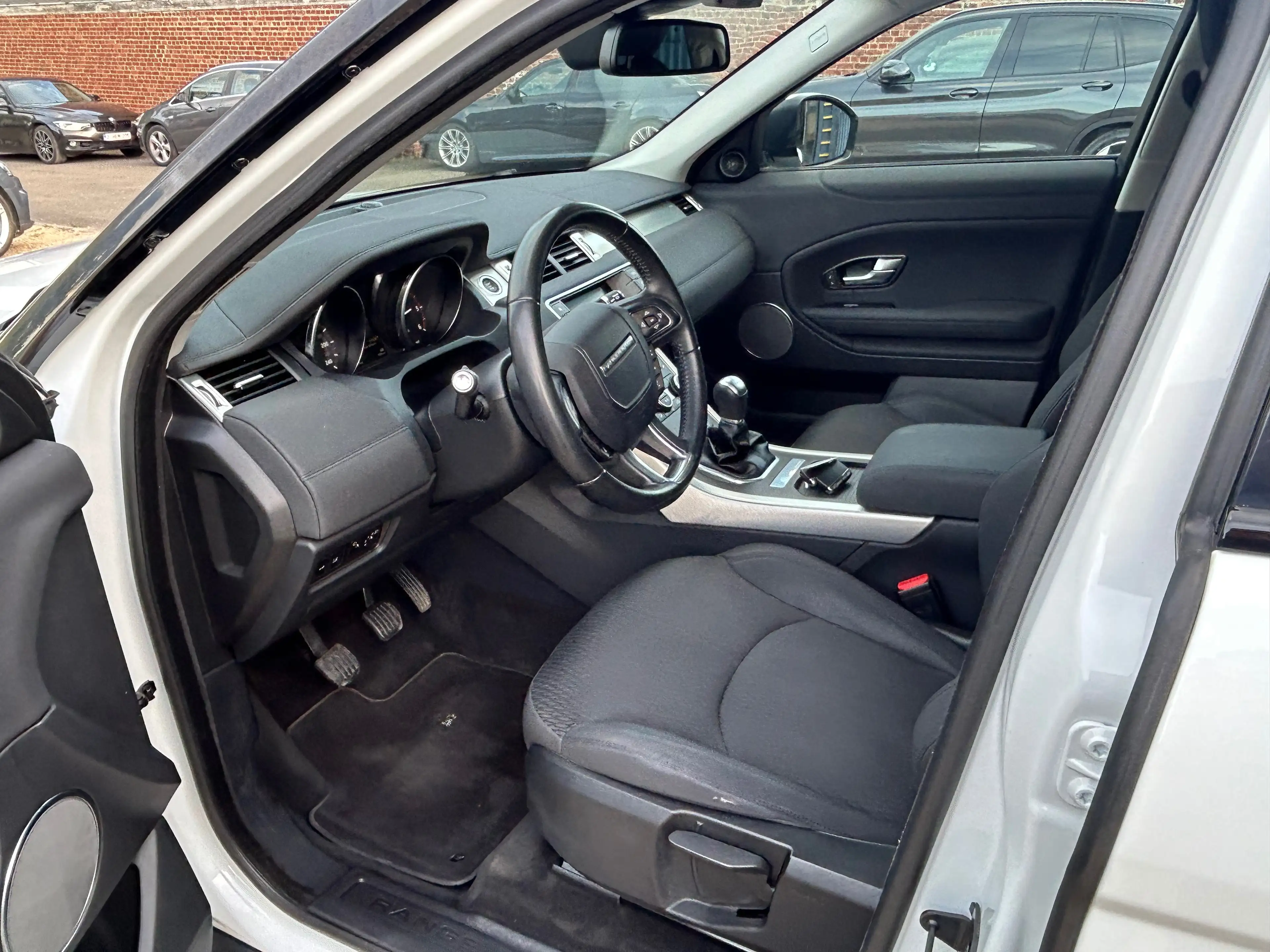 Land Rover Range Rover Evoque Evoque 2.0 eD4 2WD Urban Series Pure — photo 14