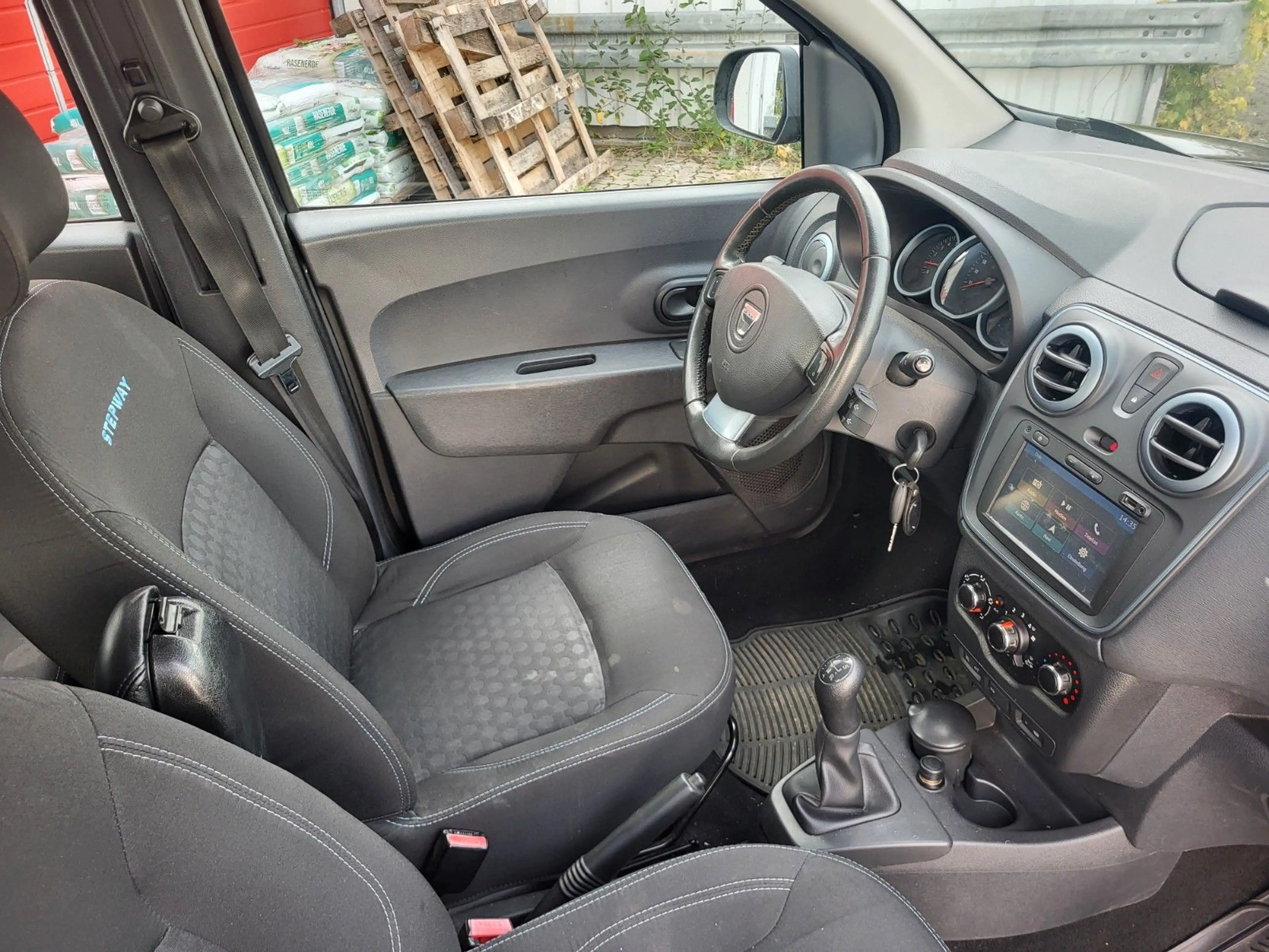 Dacia Lodgy 1.2 TCe 115 Stepway/7-Sitze/AHK/1.HAND/Eu6 — photo 11