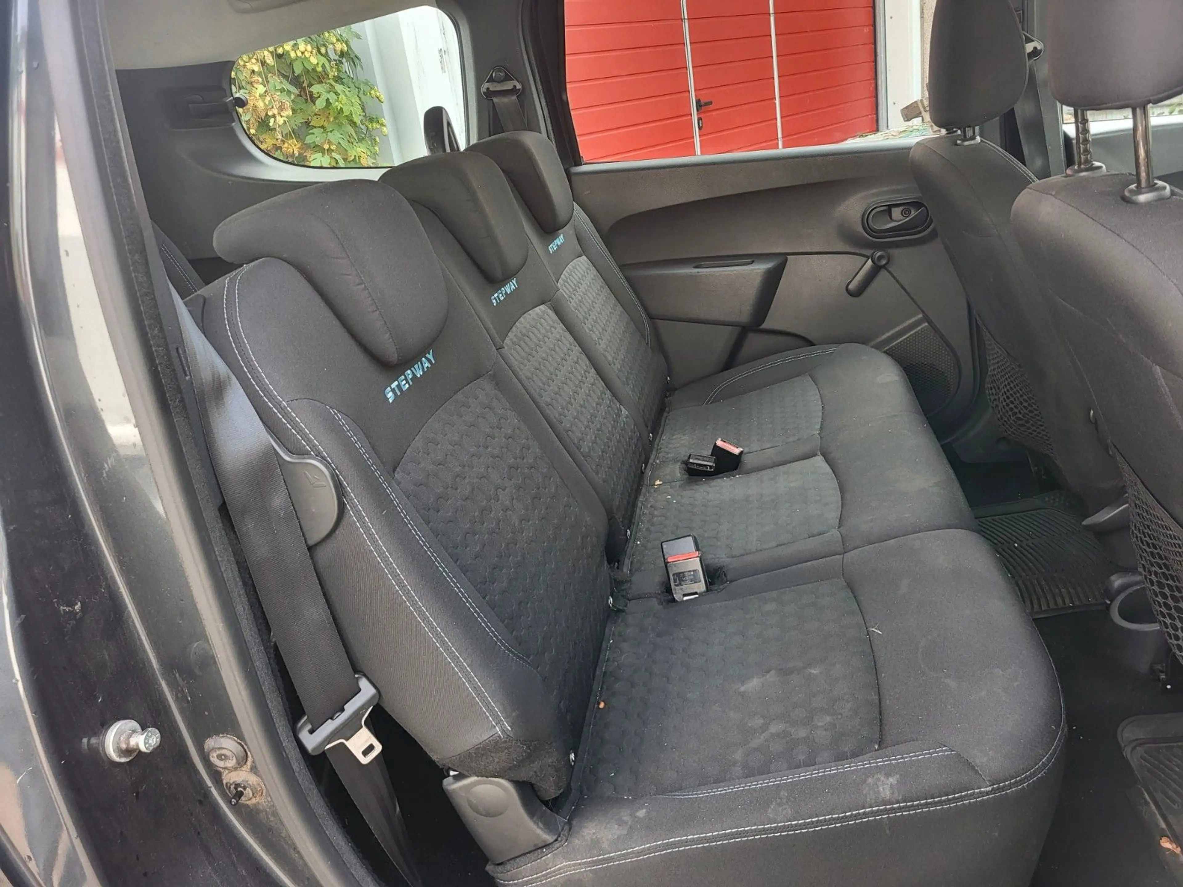 Dacia Lodgy 1.2 TCe 115 Stepway/7-Sitze/AHK/1.HAND/Eu6 — photo 14