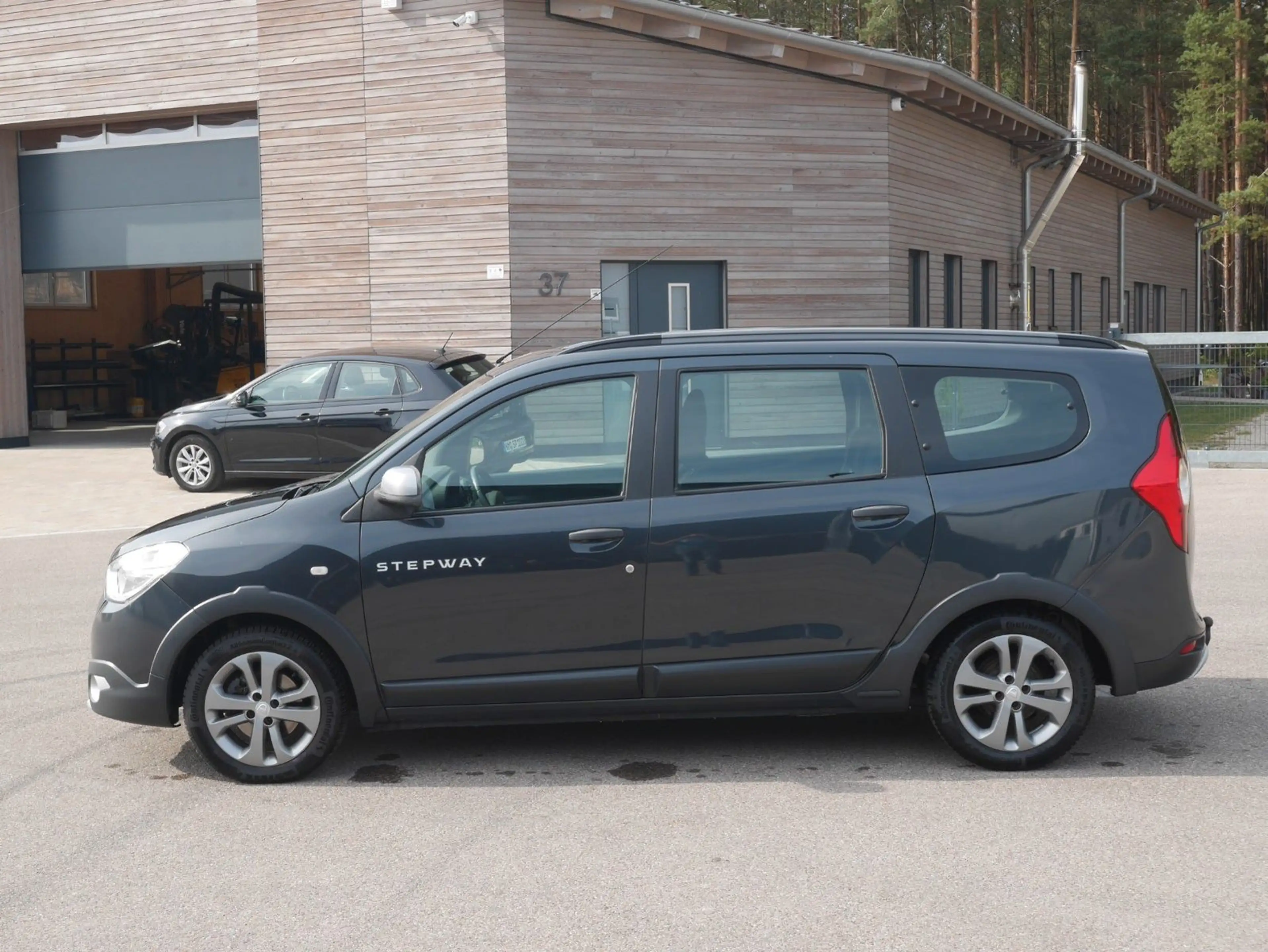Dacia Lodgy 1.2 TCe 115 Stepway/7-Sitze/AHK/1.HAND/Eu6 — photo 8