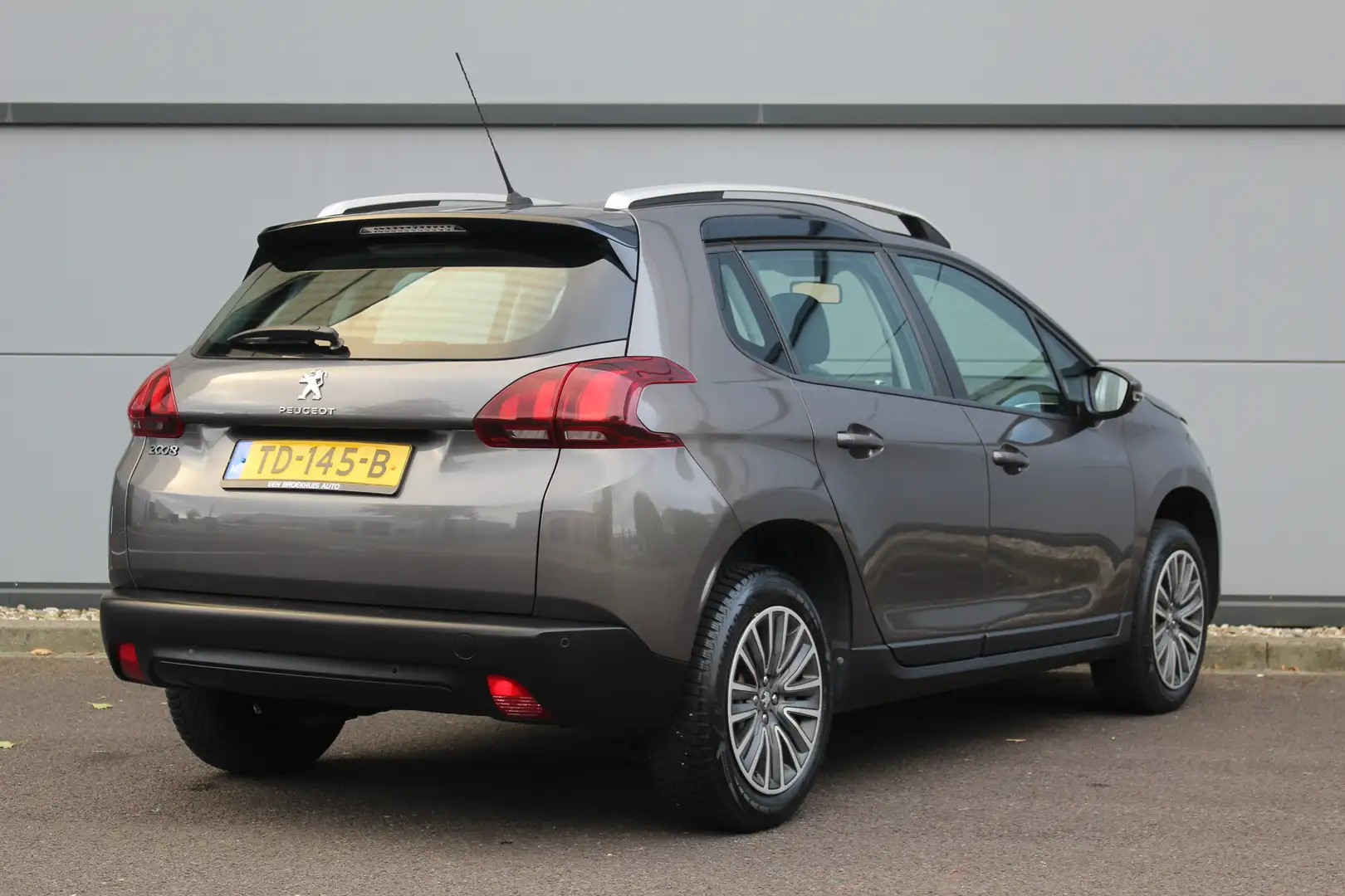 Peugeot 2008 1.2 Active | 46.000 KM !| Carplay | Navi | Airco | Grau - 2