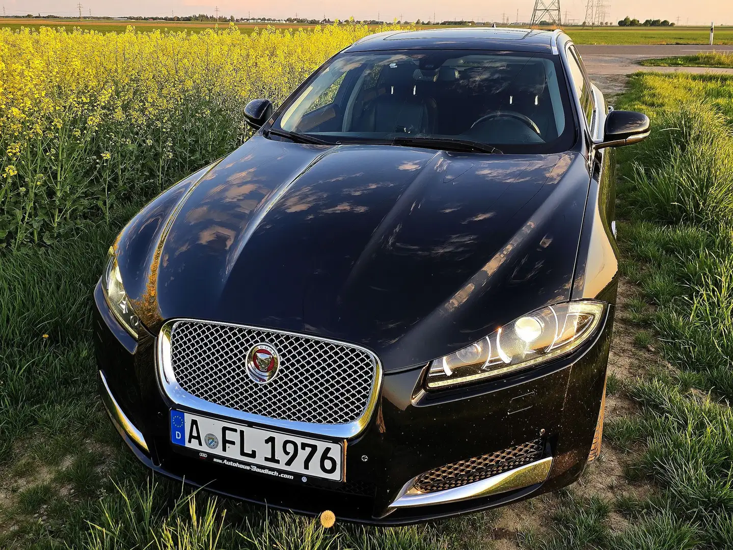 Jaguar XF XF Sportbrake Diesel 2.2 Diesel TÜV neu 7/27 Schwarz - 1