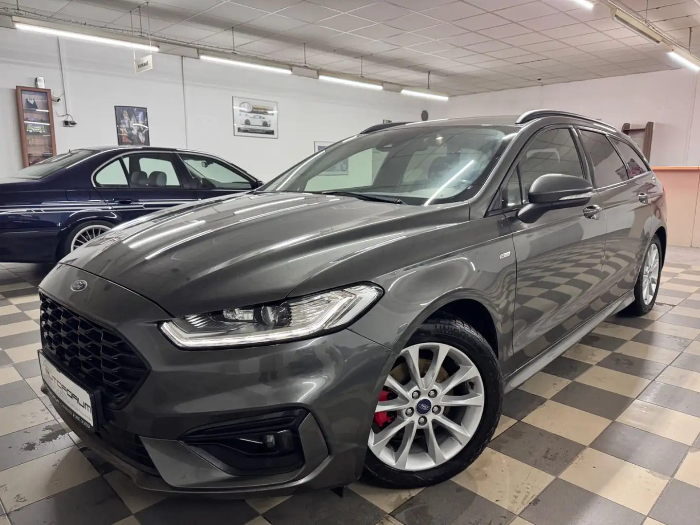Ford Mondeo Turnier ST-Line Titanium Grijs - 1