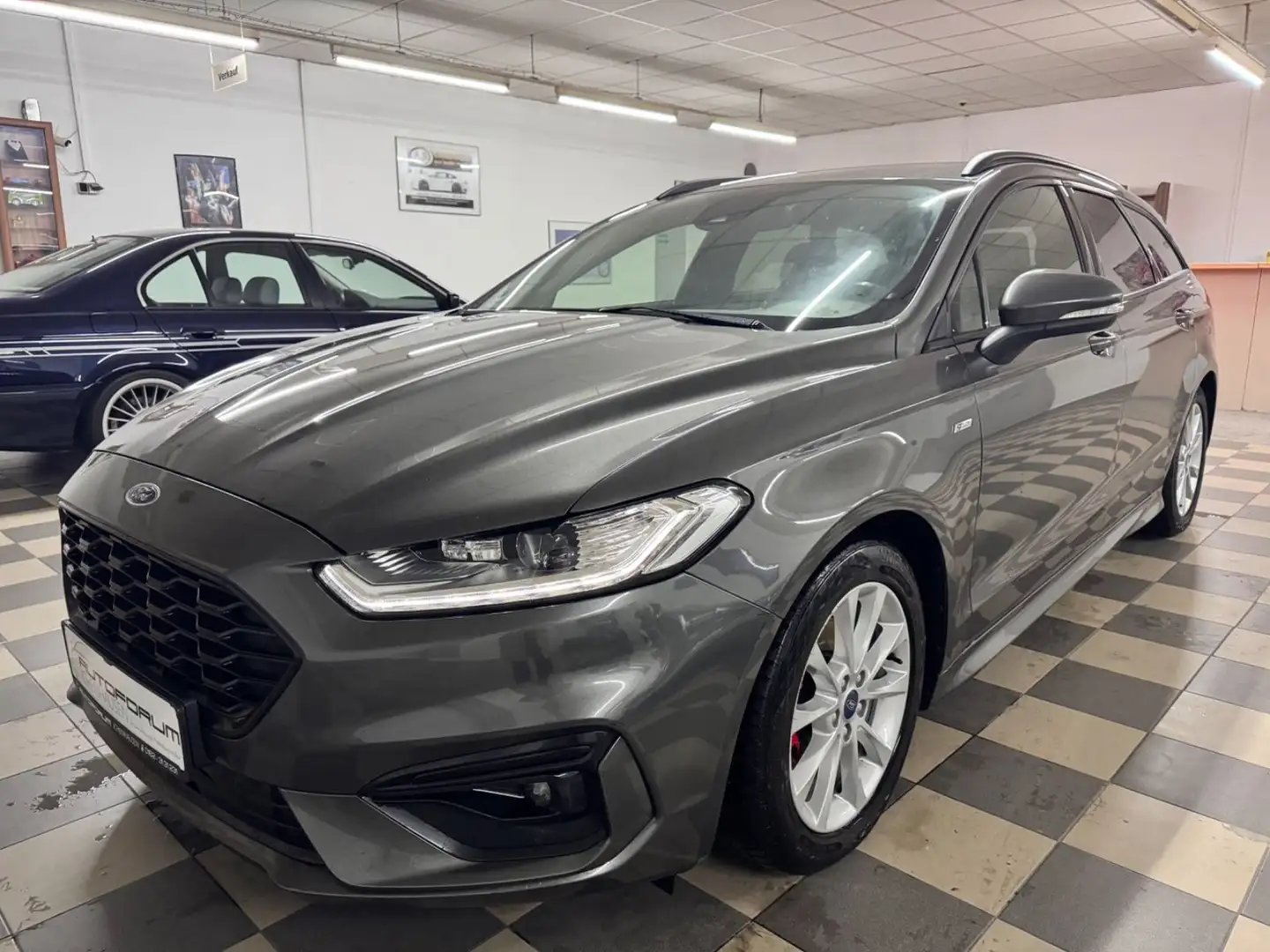 Ford Mondeo Turnier ST-Line Titanium Grijs - 2
