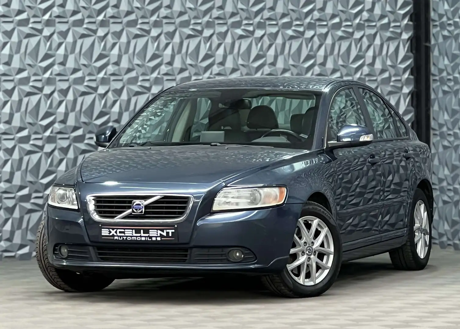 Volvo S40 2.0 D Kinetic/GPS/CUIR/BLUETOOTH/JANTES/CLIM DIGI Bleu - 1