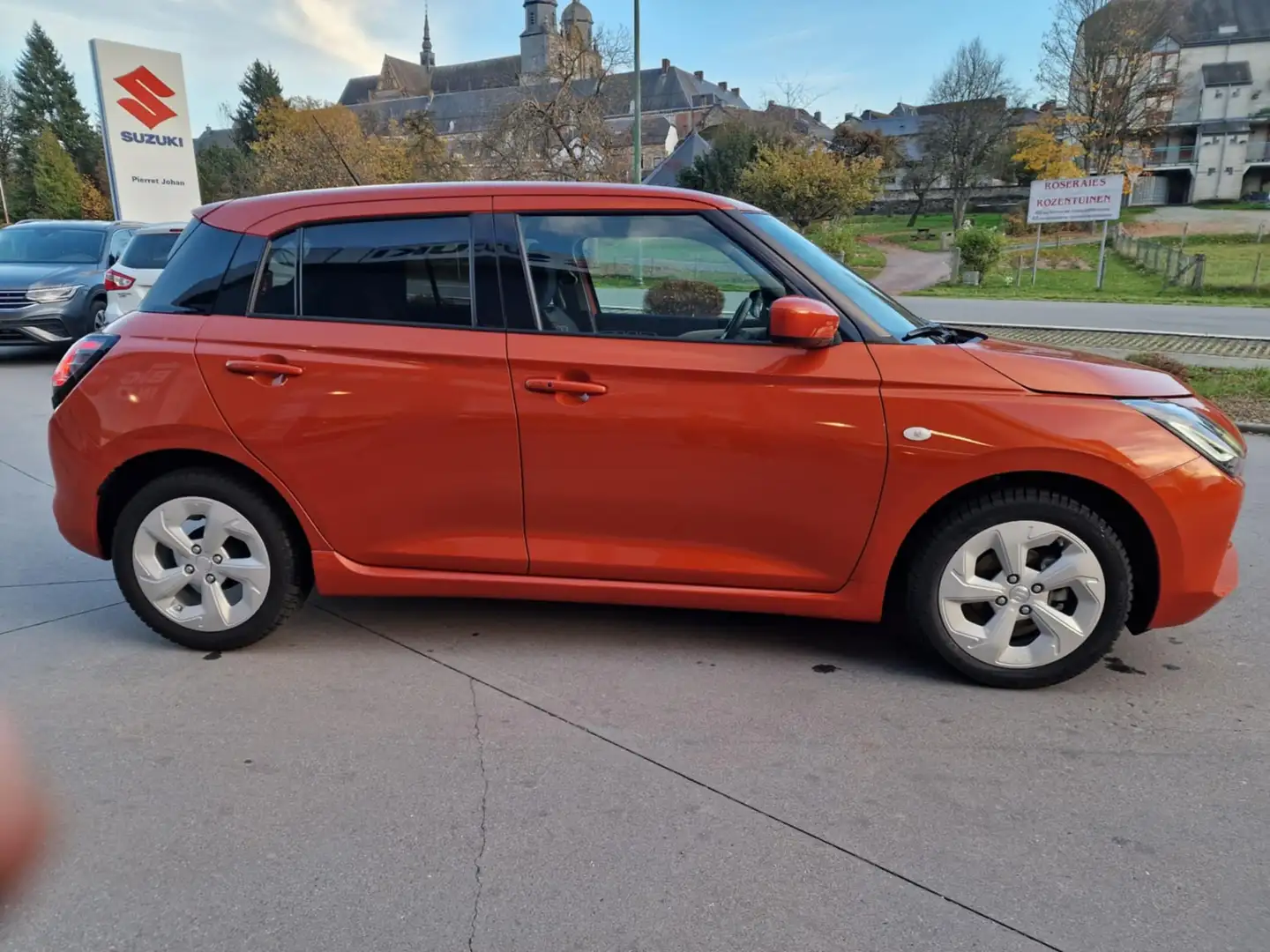 Suzuki Swift Swift 1.2i SHVS Grand Luxe + 12V Oranje - 2