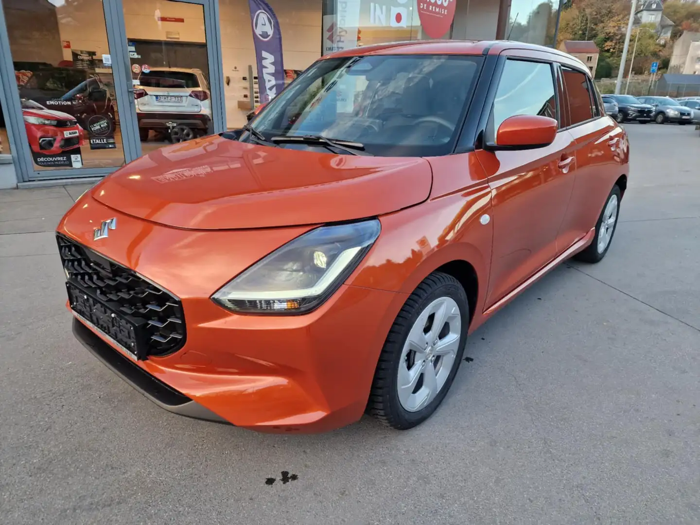 Suzuki Swift Swift 1.2i SHVS Grand Luxe + 12V Oranje - 1