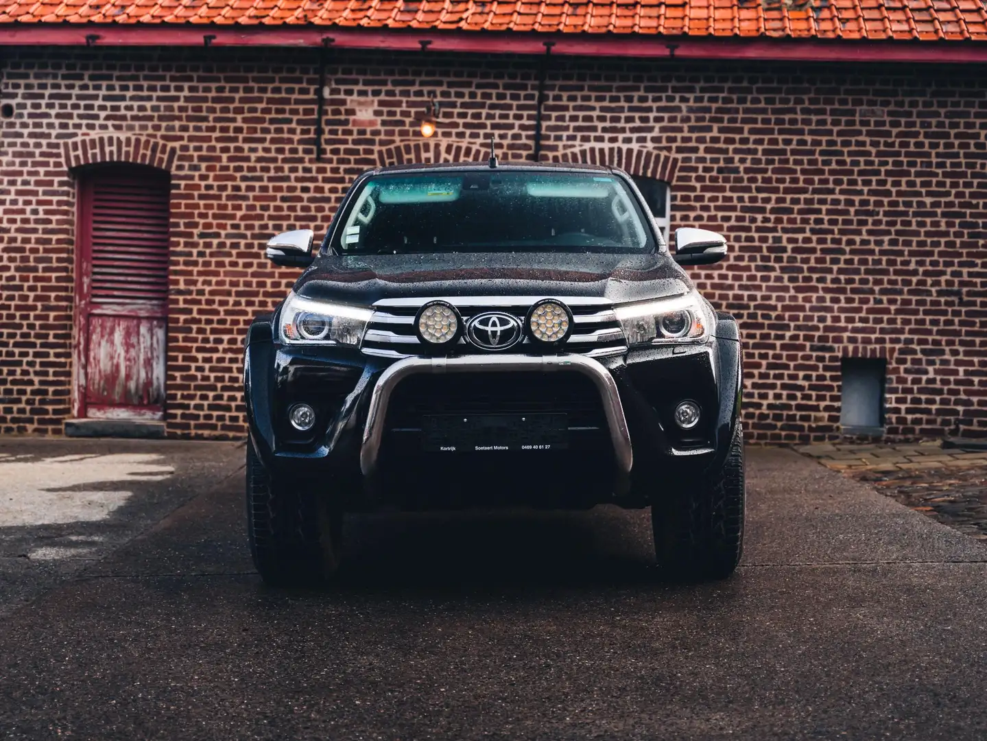 Toyota Hilux Arctic Trucks AT35 Schwarz - 2
