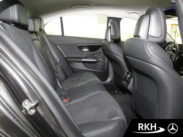 Mercedes-Benz C-Class view 9