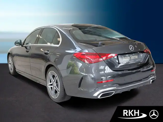 Mercedes-Benz C-Class view 4