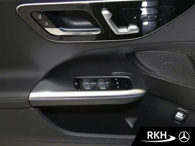 Mercedes-Benz C-Class view 14