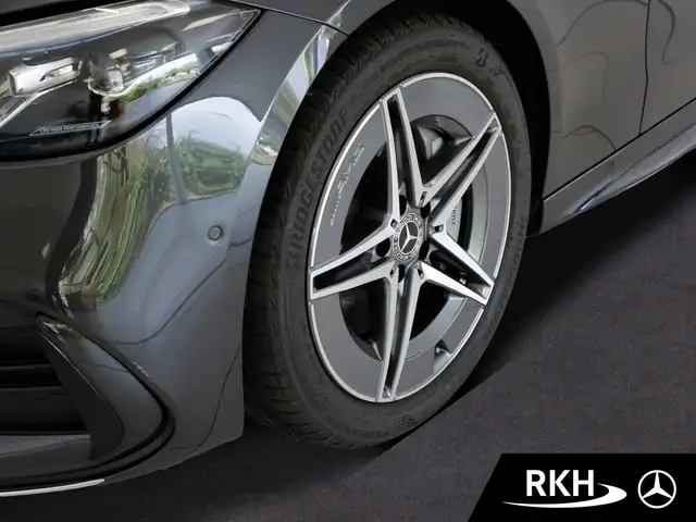 Mercedes-Benz C-Class view 5