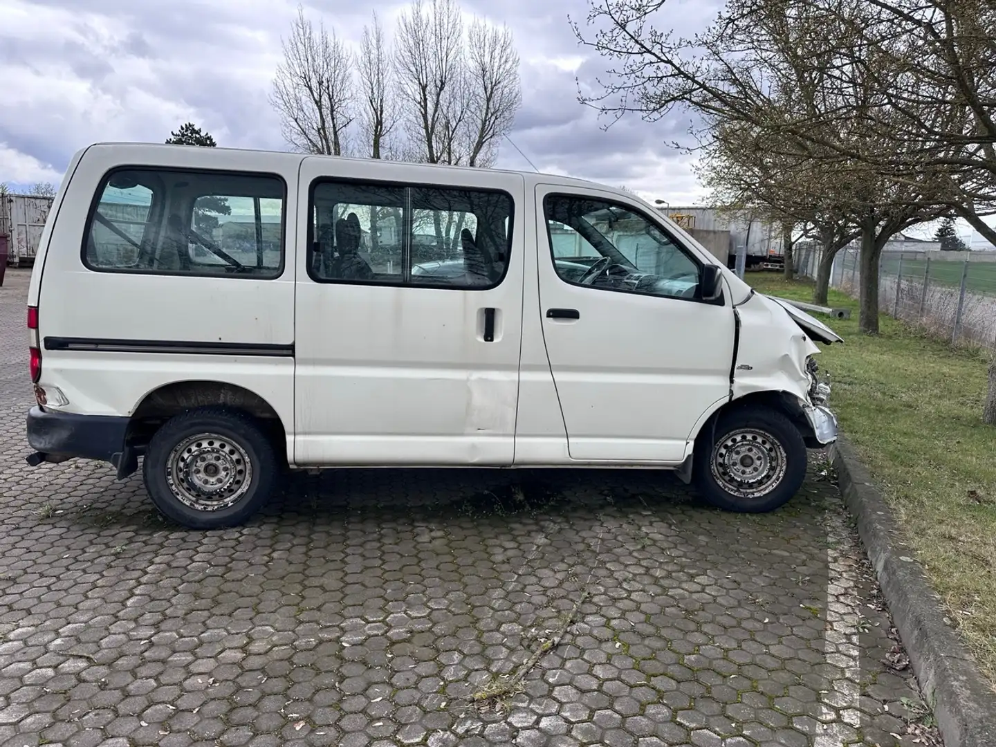 Toyota Hiace Kombi TD Blanco - 2