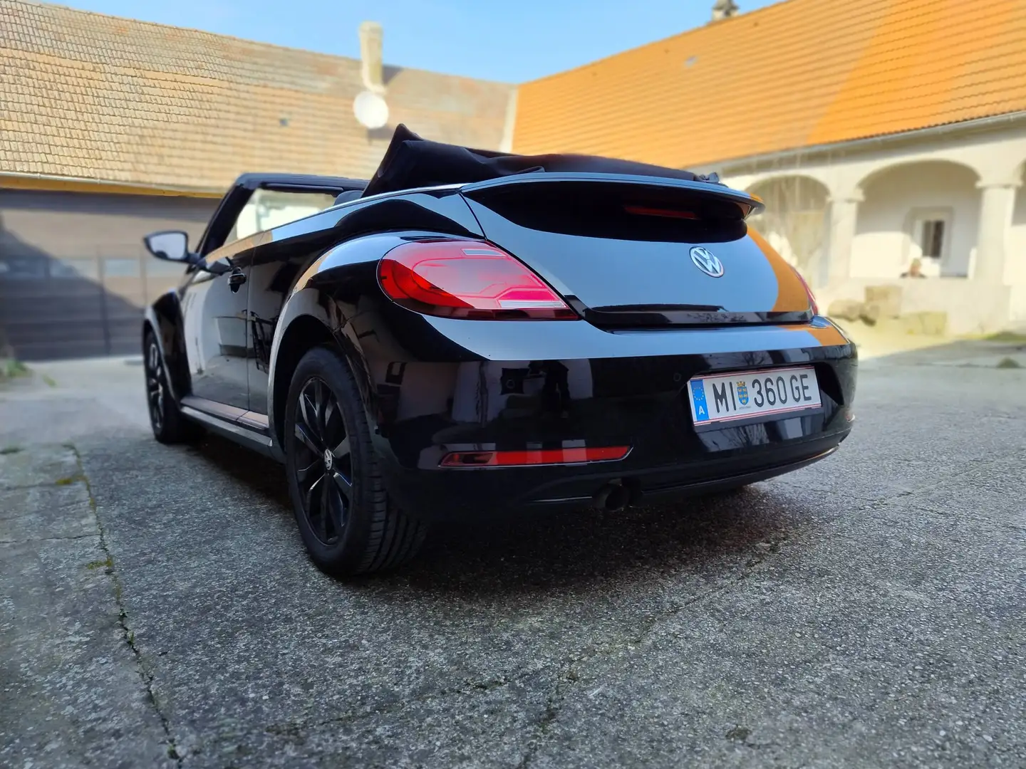 Volkswagen Beetle Beetle Cabrio 1,2 TSI Austria DSG Austria Schwarz - 2