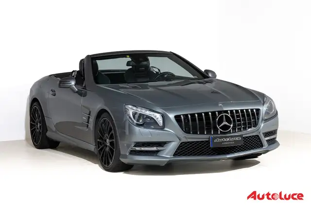 Mercedes-Benz SL view 3
