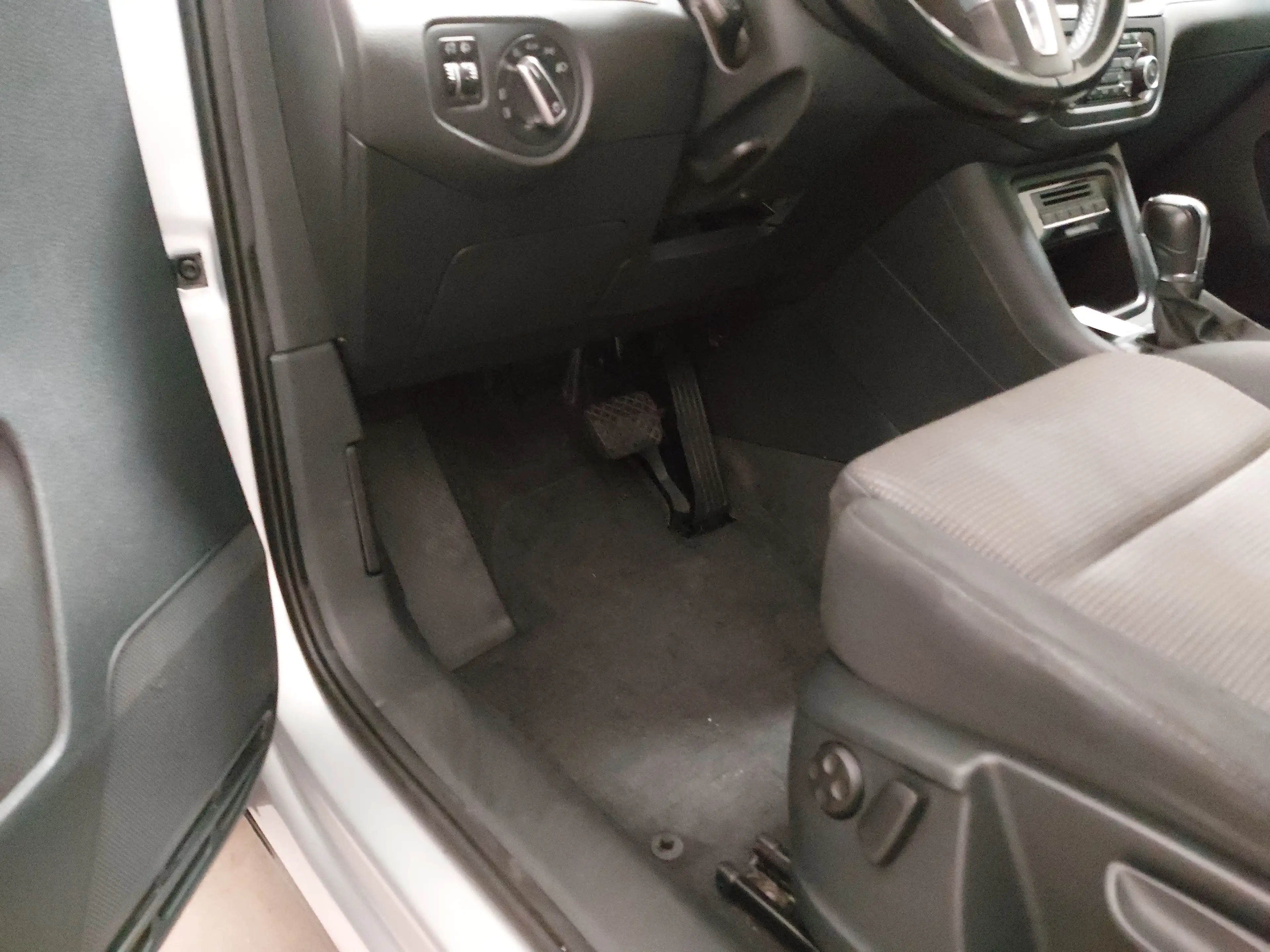 Volkswagen Sharan 2.0 TDI Comf. 7-Sitze Navi Shz — photo 7