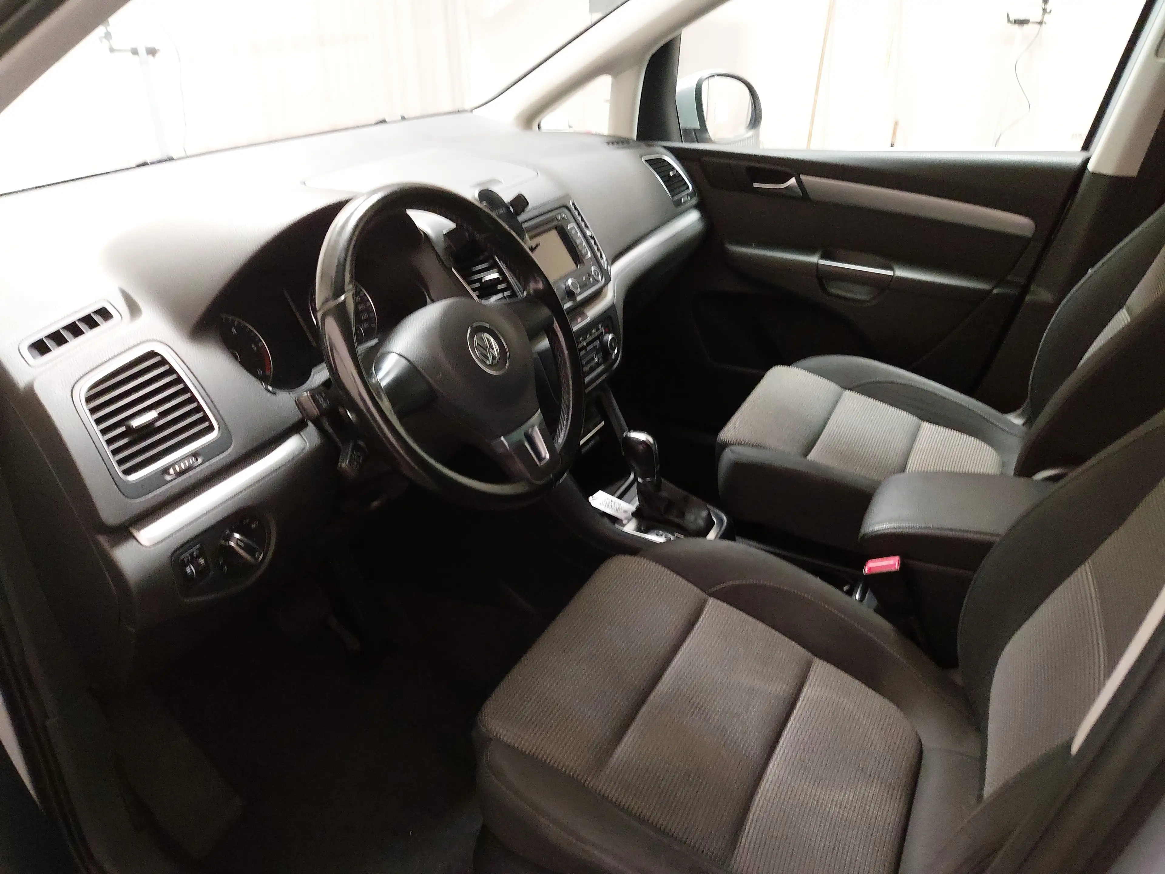 Volkswagen Sharan 2.0 TDI Comf. 7-Sitze Navi Shz — photo 6