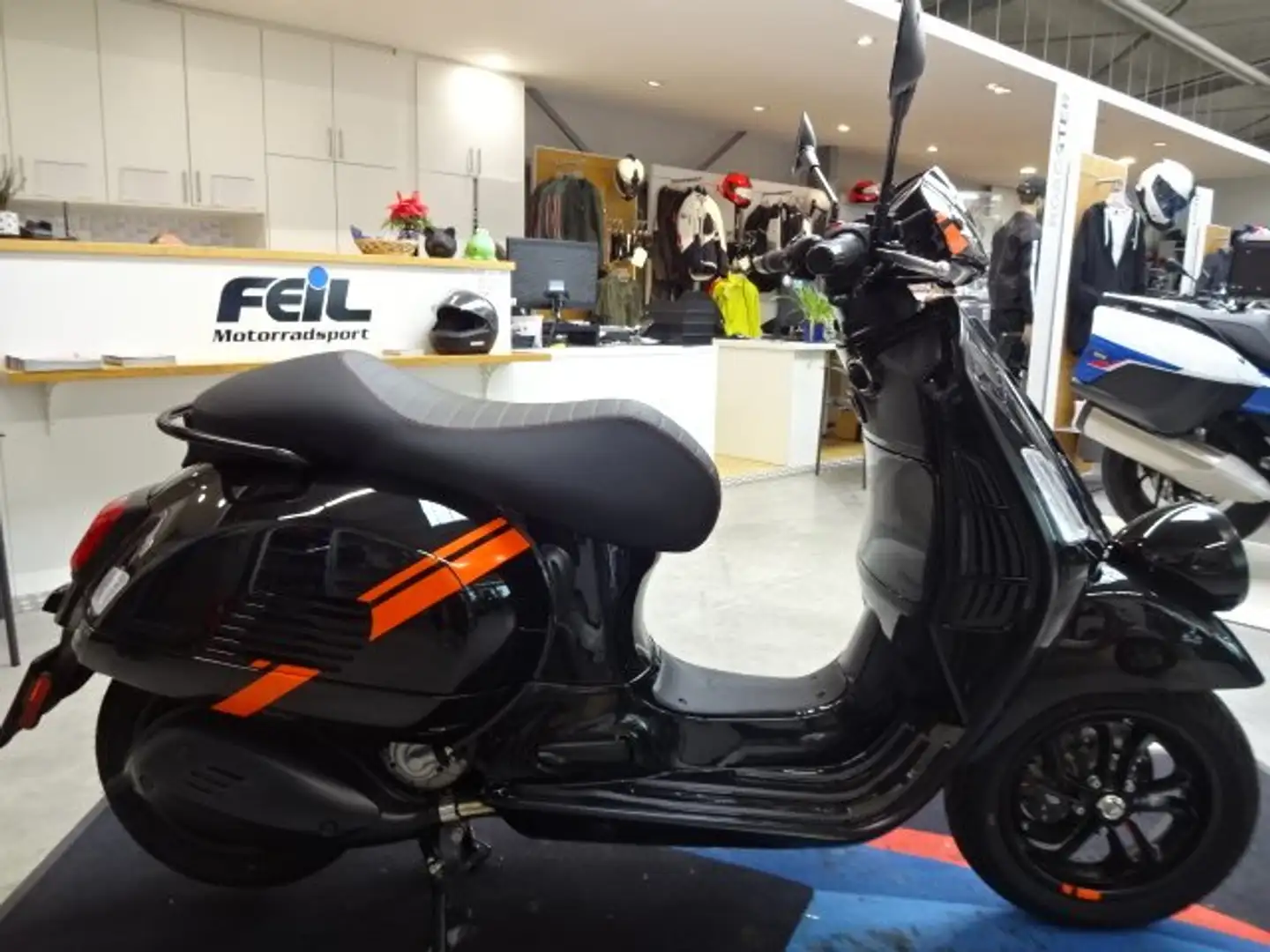 Vespa GTV 300 E5 schwarz - Neufahrzeug Schwarz - 1