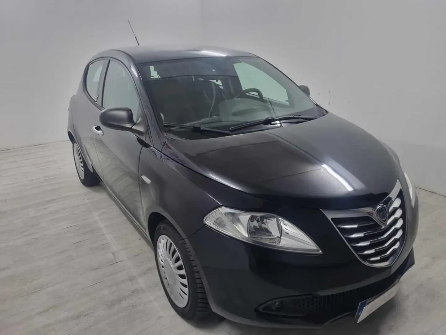 Lancia Ypsilon 1.3 MJT 16V 95 CV 5 porte S&S Platinum Zwart - 2