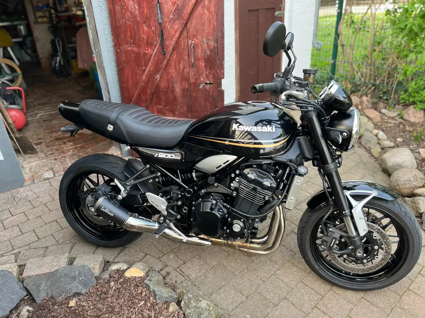 Kawasaki Z900RS Verde - 1