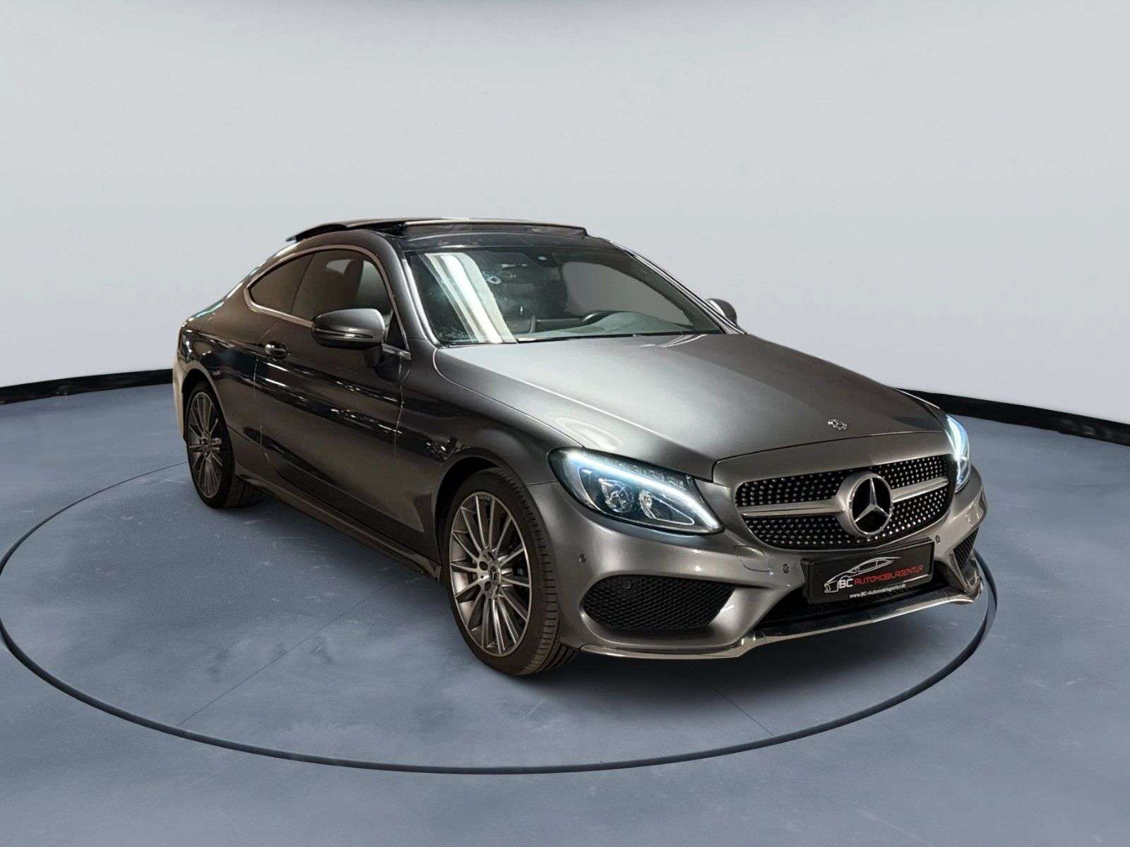 Second hand Mercedes Benz C-Class 300