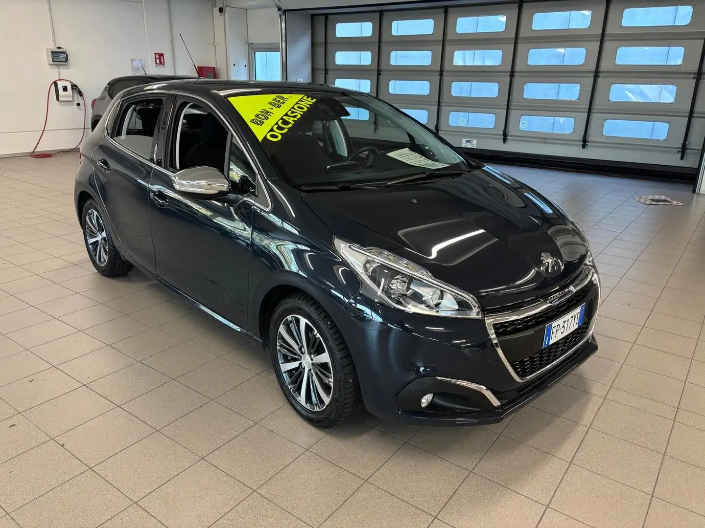 Peugeot 208 208 I 2015 3p 1.2 puretech Allure 82cv Schwarz - 1