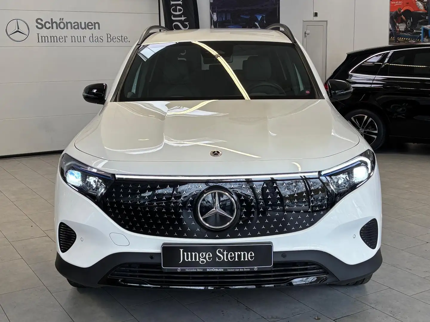 Mercedes-Benz EQB 300 4M DISTR+NIGHT+KEYLESS+KAMERA+LED+TOTW. Weiß - 2