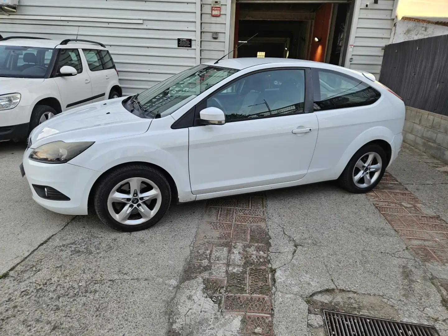 Ford Focus 1.8TDCi Trend Latvala Blanco - 2