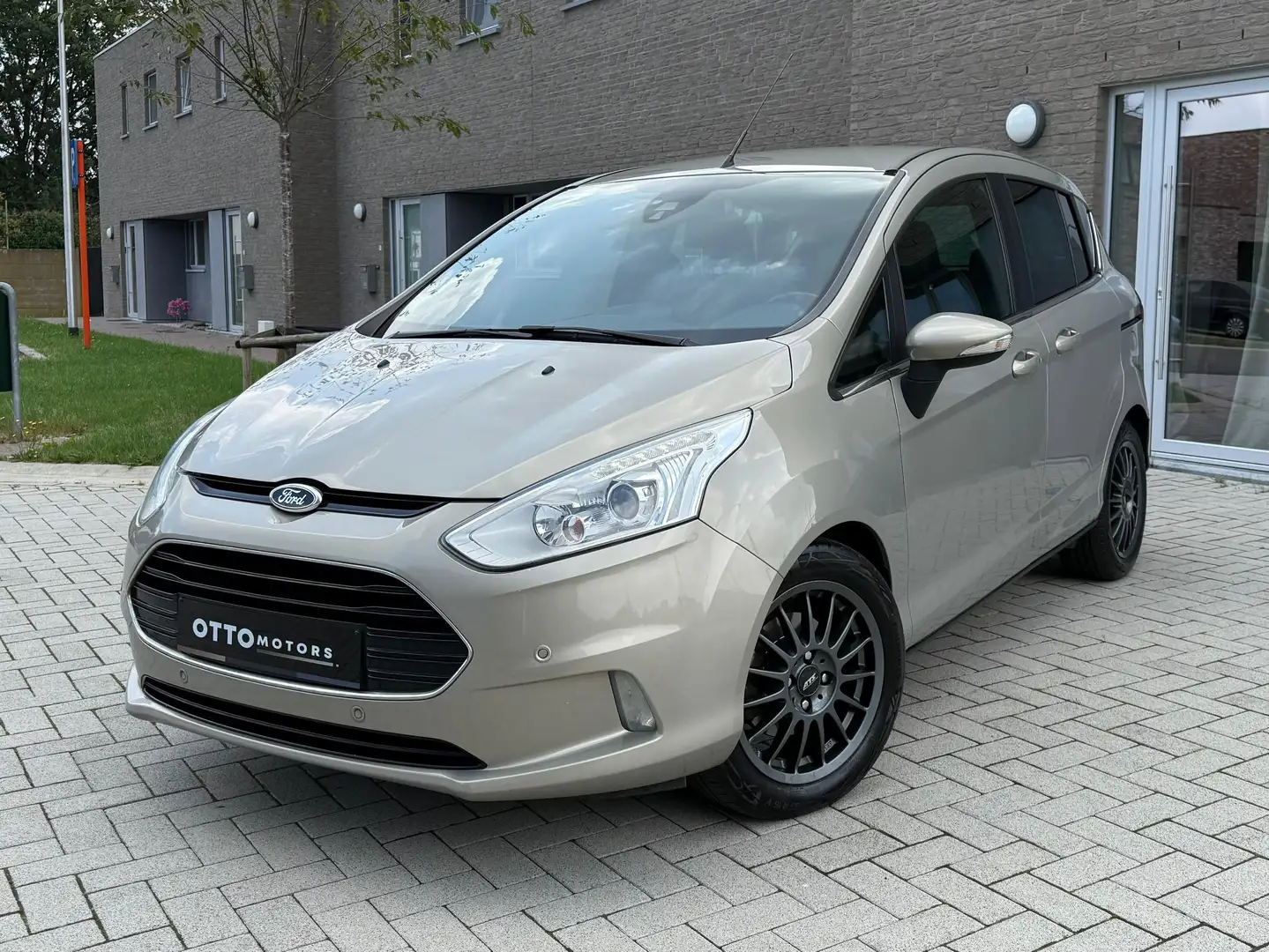 Ford B-Max B-MAX 1.5 TDCi SYNC Edition Titanium | Full Option Bronze - 1